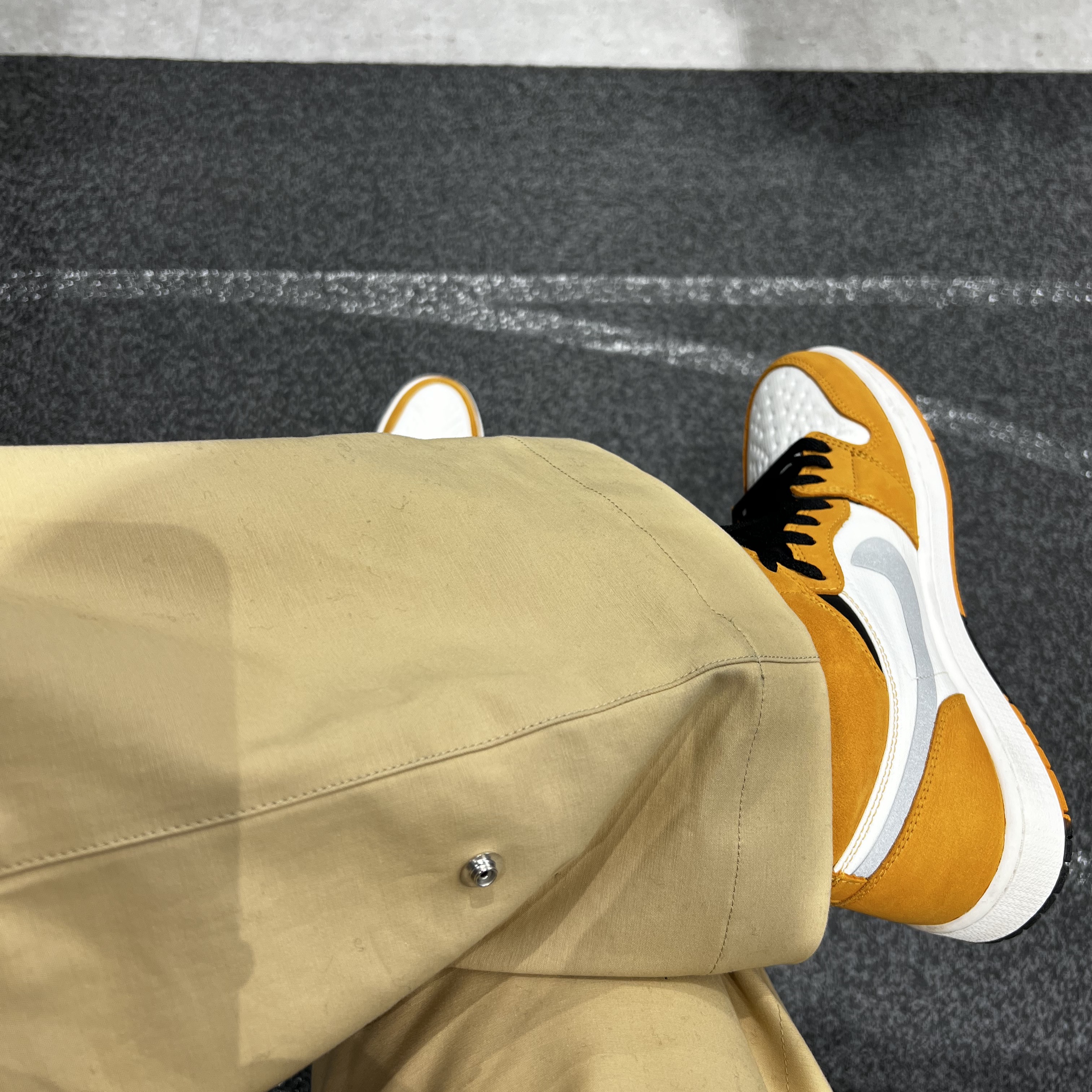 Jordan 1 Element Gore-Tex Light Curry 착용 스타일