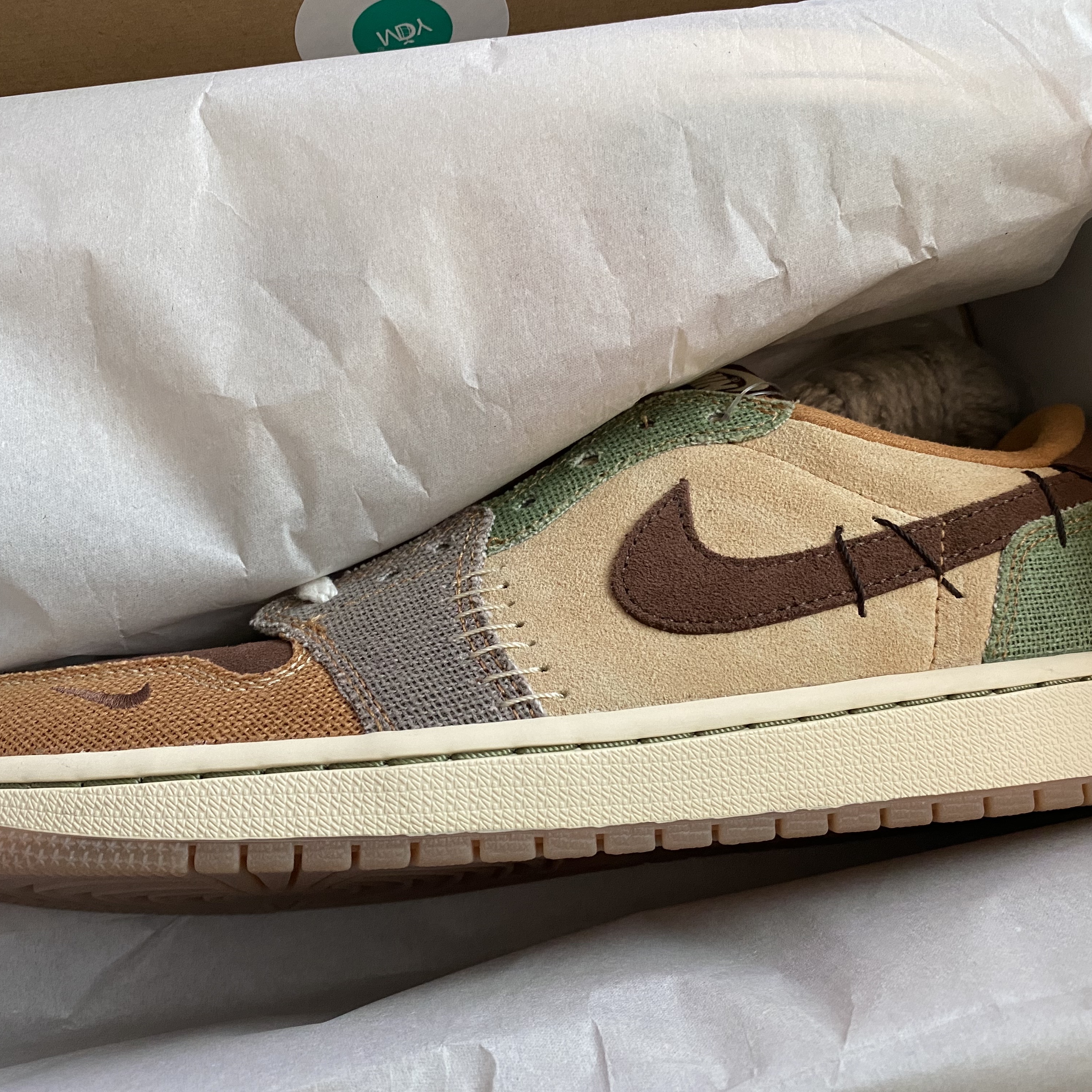 Jordan 1 x Zion Williamson Retro Low OG Flax and Oil Green 착용 스타일 - 3