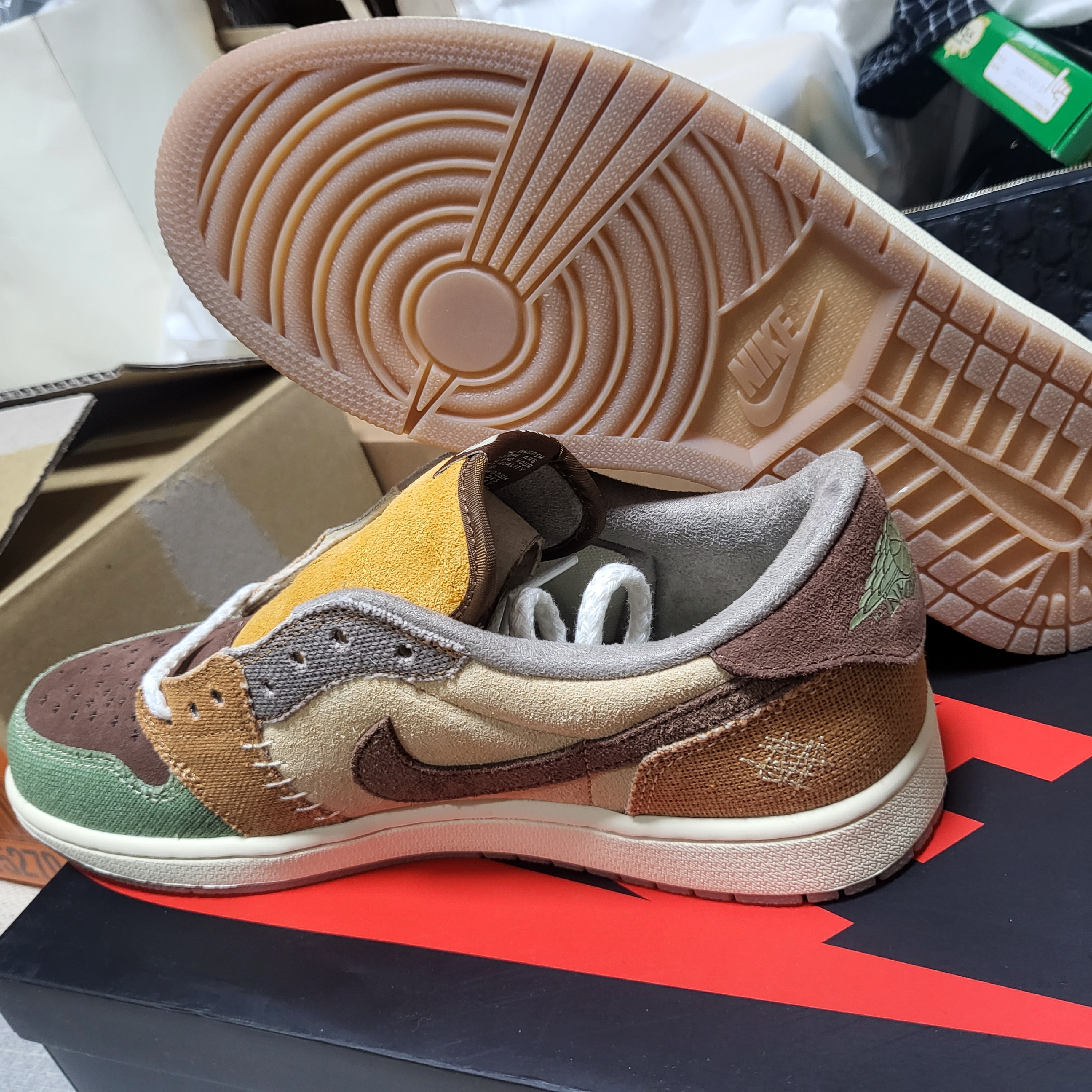 Jordan 1 x Zion Williamson Retro Low OG Flax and Oil Green 착용 스타일 - 4