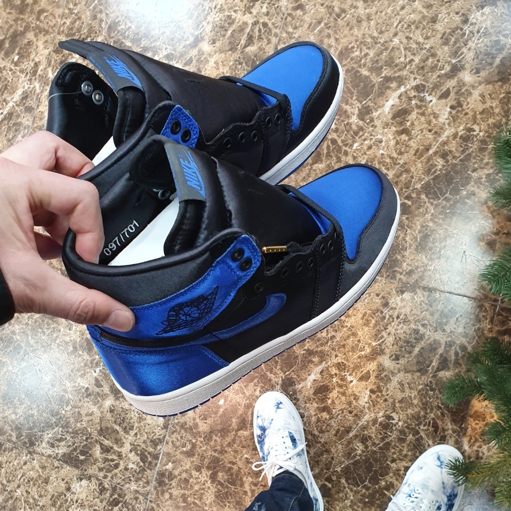 Jordan 1 Retro High Satin Royal, Jordan 1 Retro High Banned 2011 착용 스타일 - 3