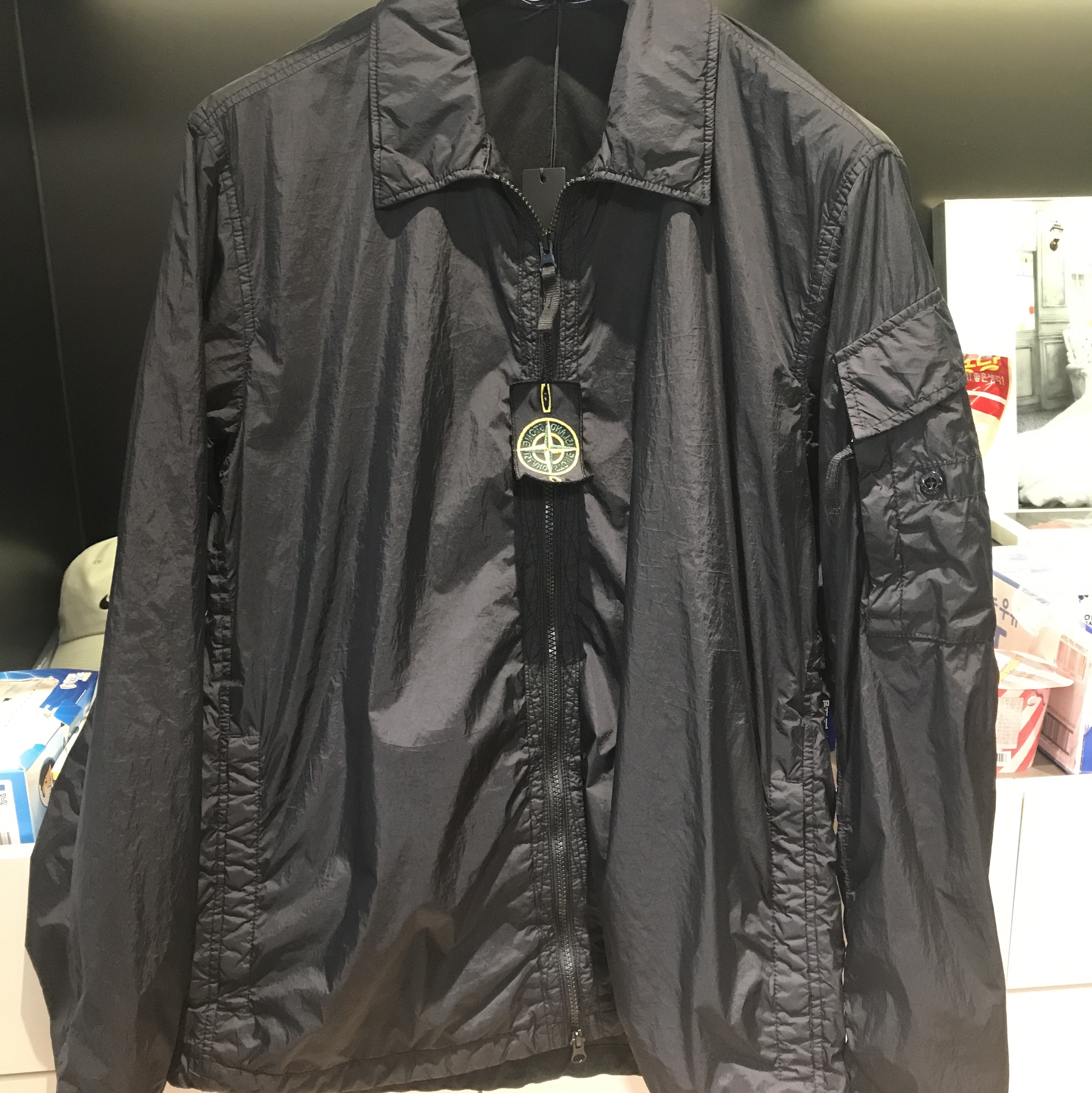 Stone Island 10223 Crinkle Reps Nylon Garment Dyed Overshirt Black - 22FW 착용 스타일