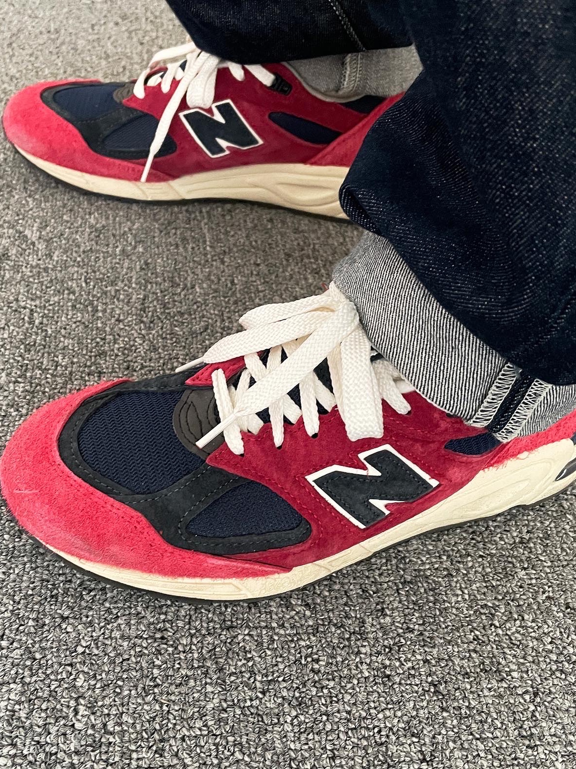 New Balance 990v2 Made in USA Chrysanthemum Navy 착용 스타일 - 2
