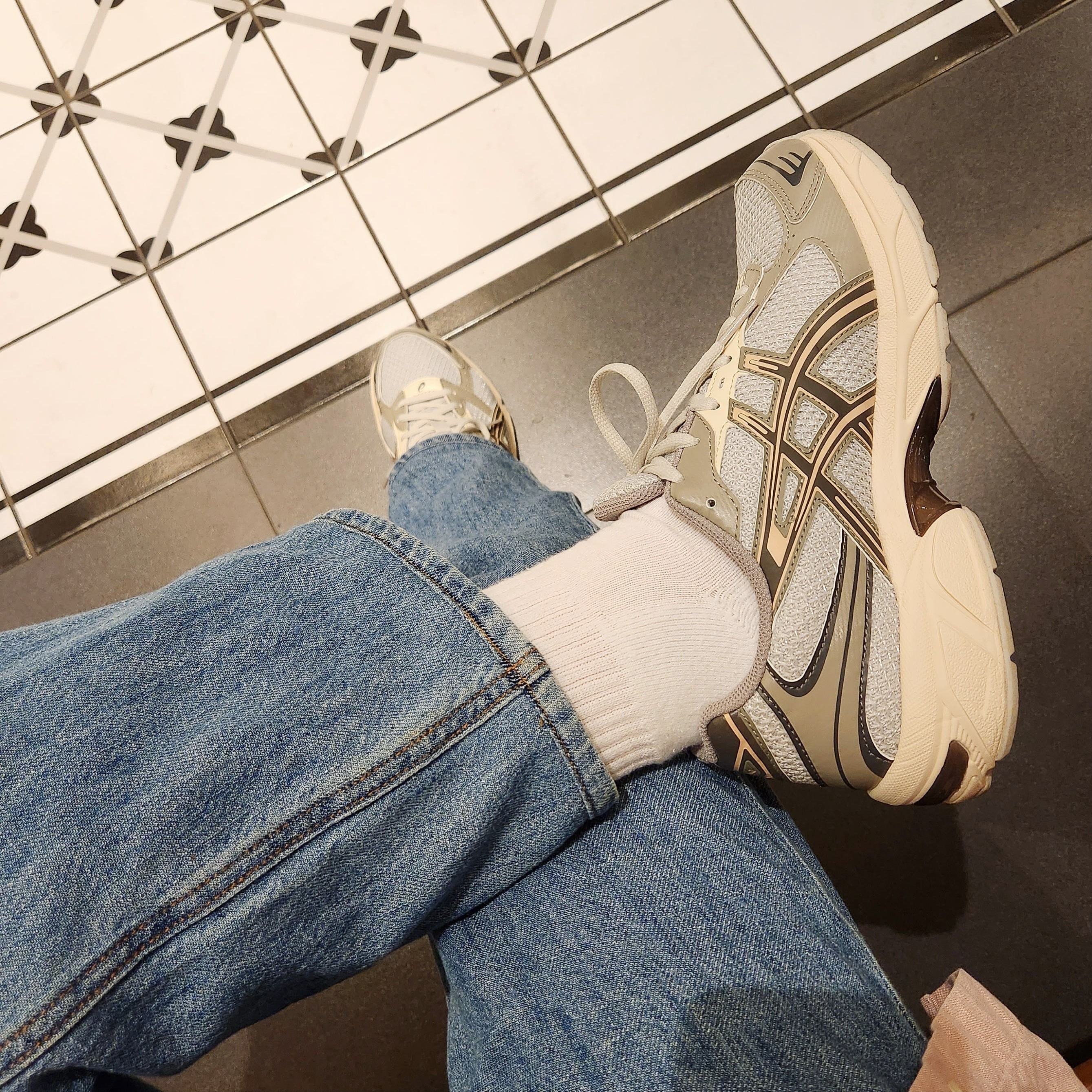 Asics x I4P Gel-1130 Glacier Grey Mink 착용 스타일