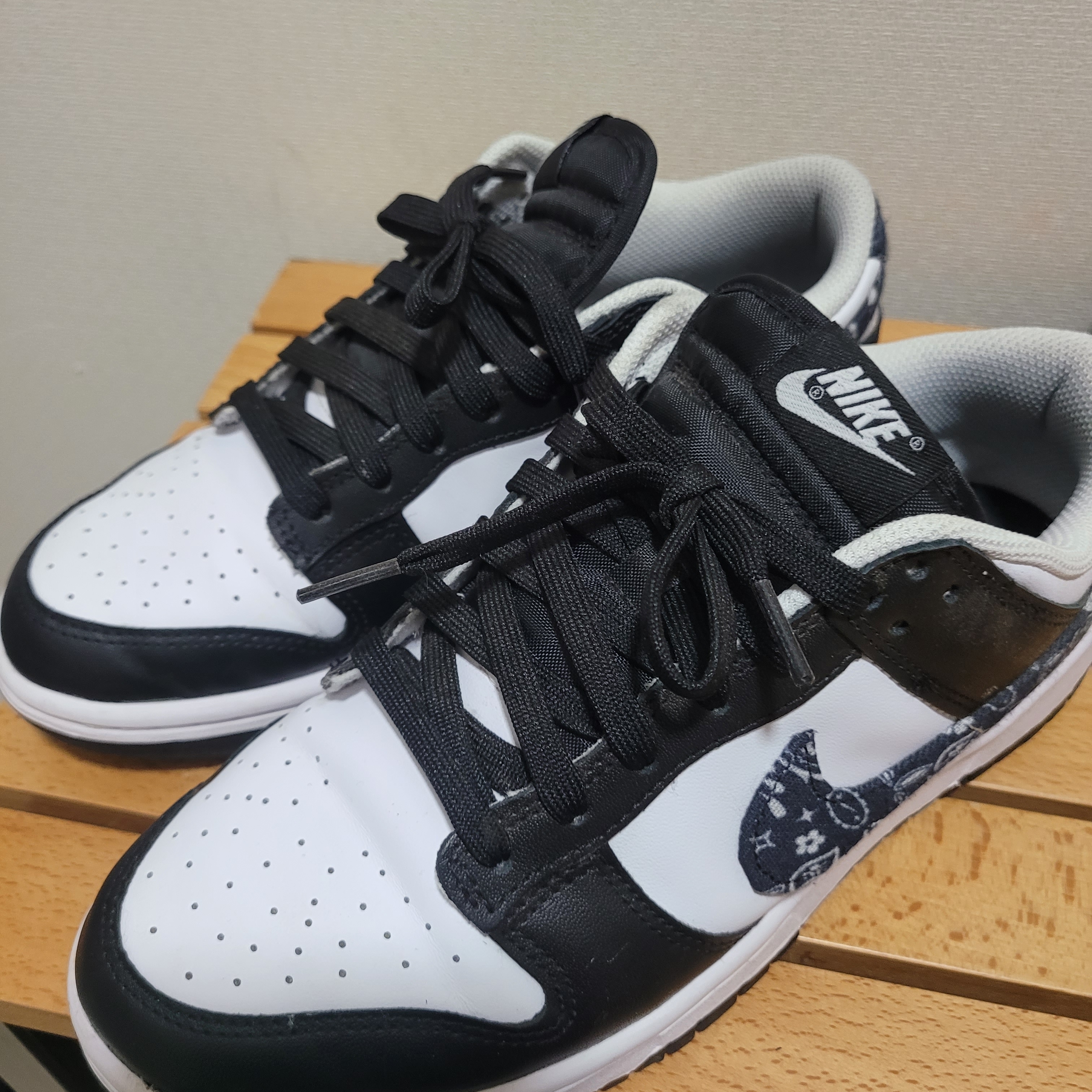 (W) Nike Dunk Low Essential Black Paisley 착용 스타일