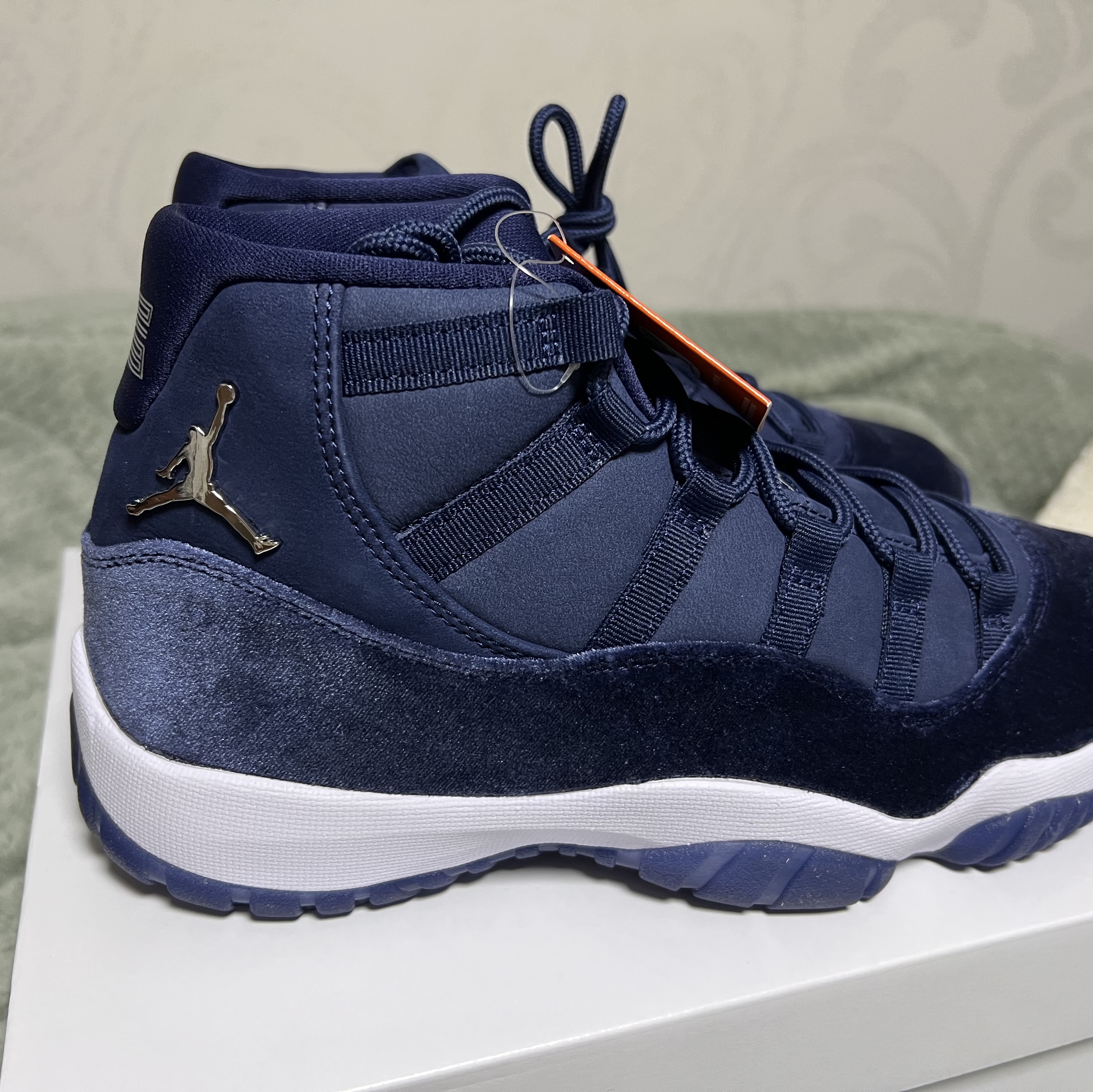(W) Jordan 11 Retro Midnight Navy 착용 스타일 - 2