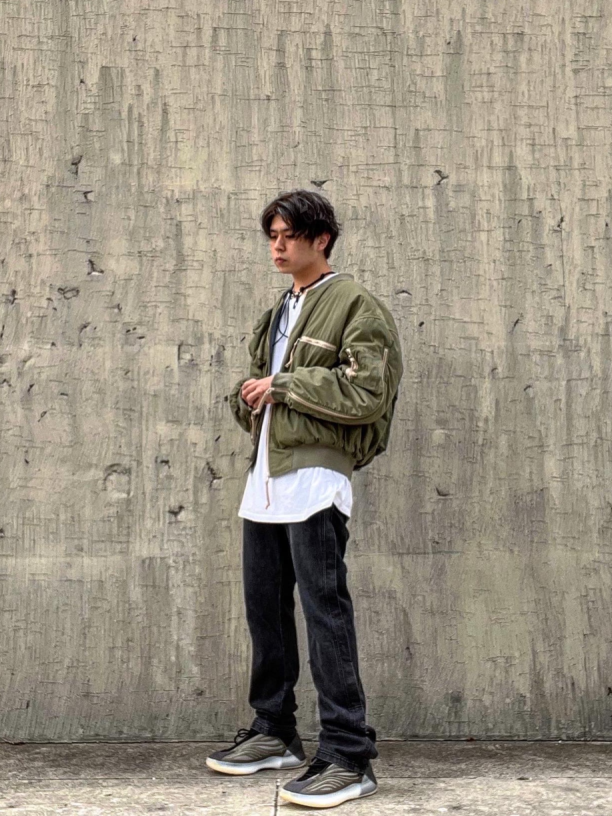 Adidas Yeezy QNTM Barium, Our Legacy Ladon Leather Keychain Black 착용 스타일 - 1