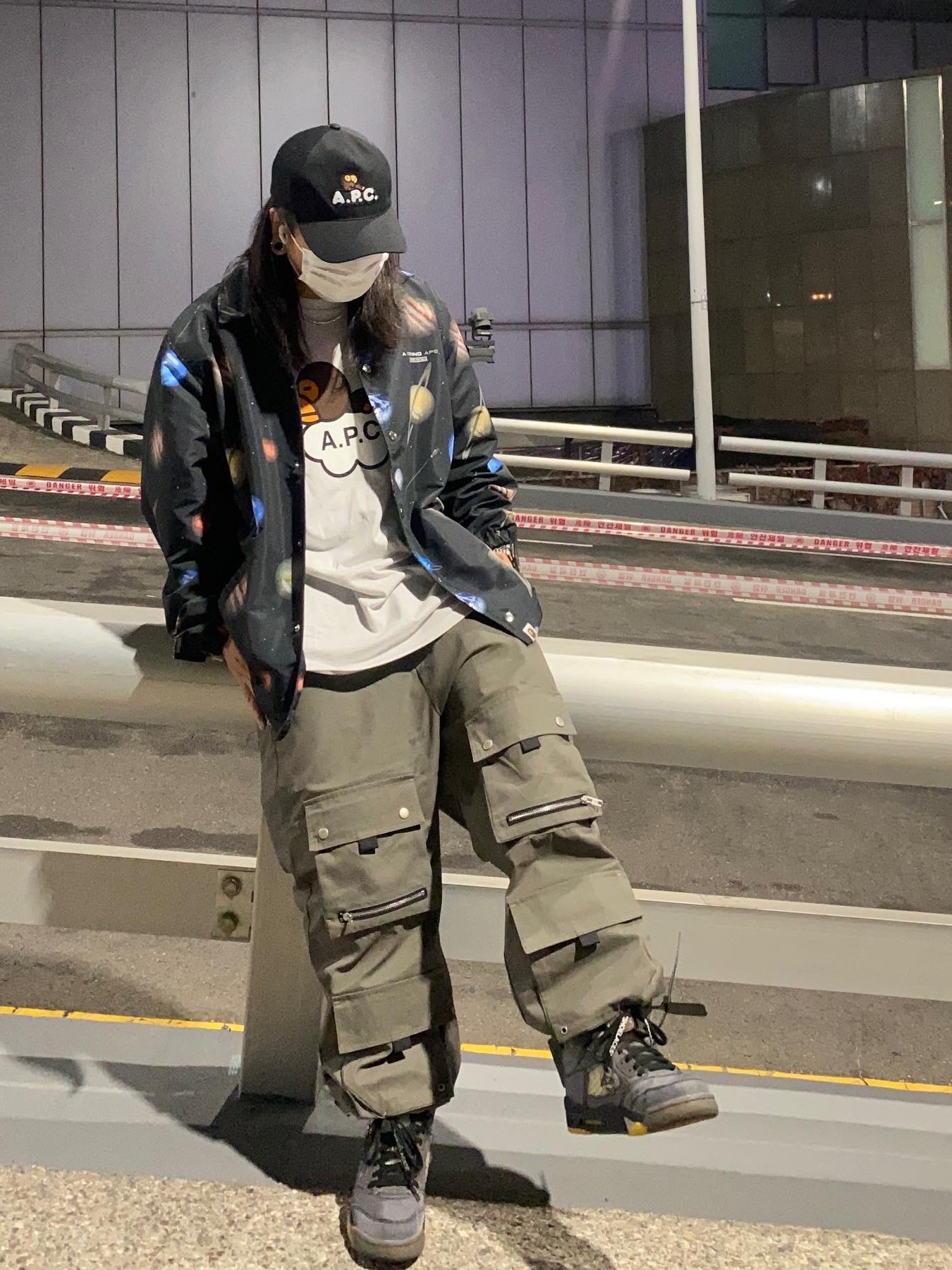 Jordan 5 x Off-White Retro SP Black Muslin 착용 스타일 - 4