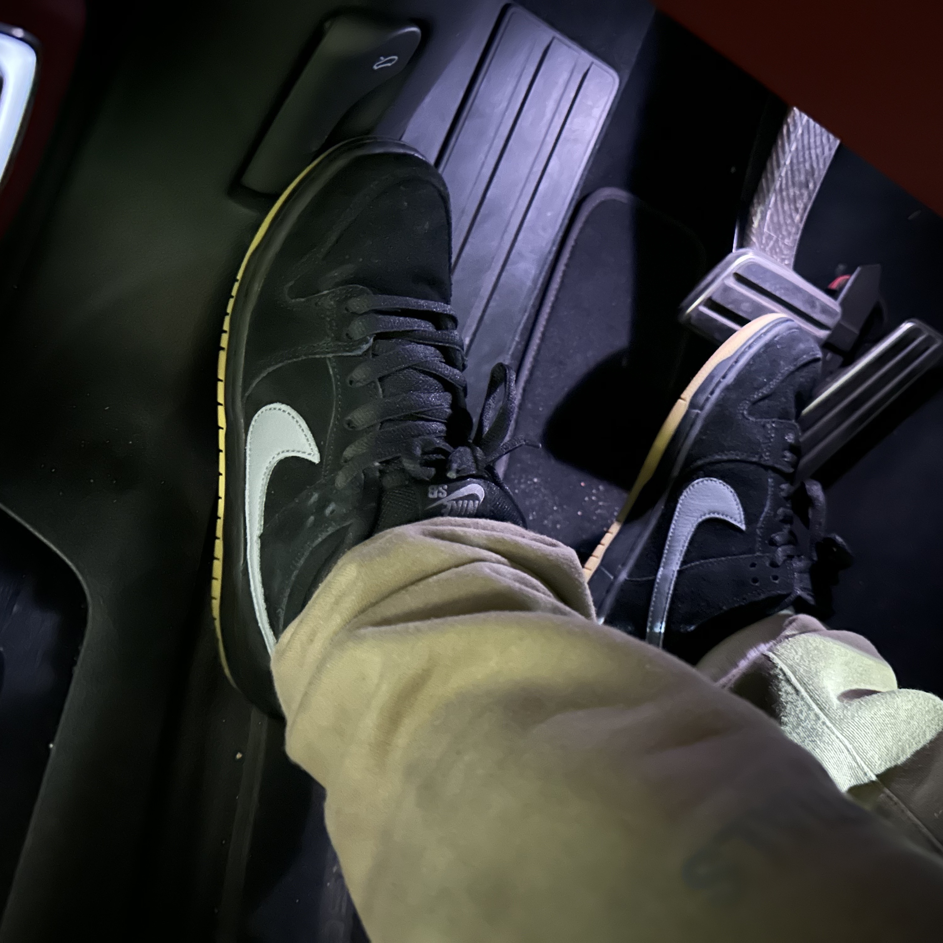 Nike SB Dunk Low Pro Black Cool Grey, Essentials Sweatpants Taupe - 21SS 착용 스타일 - 4