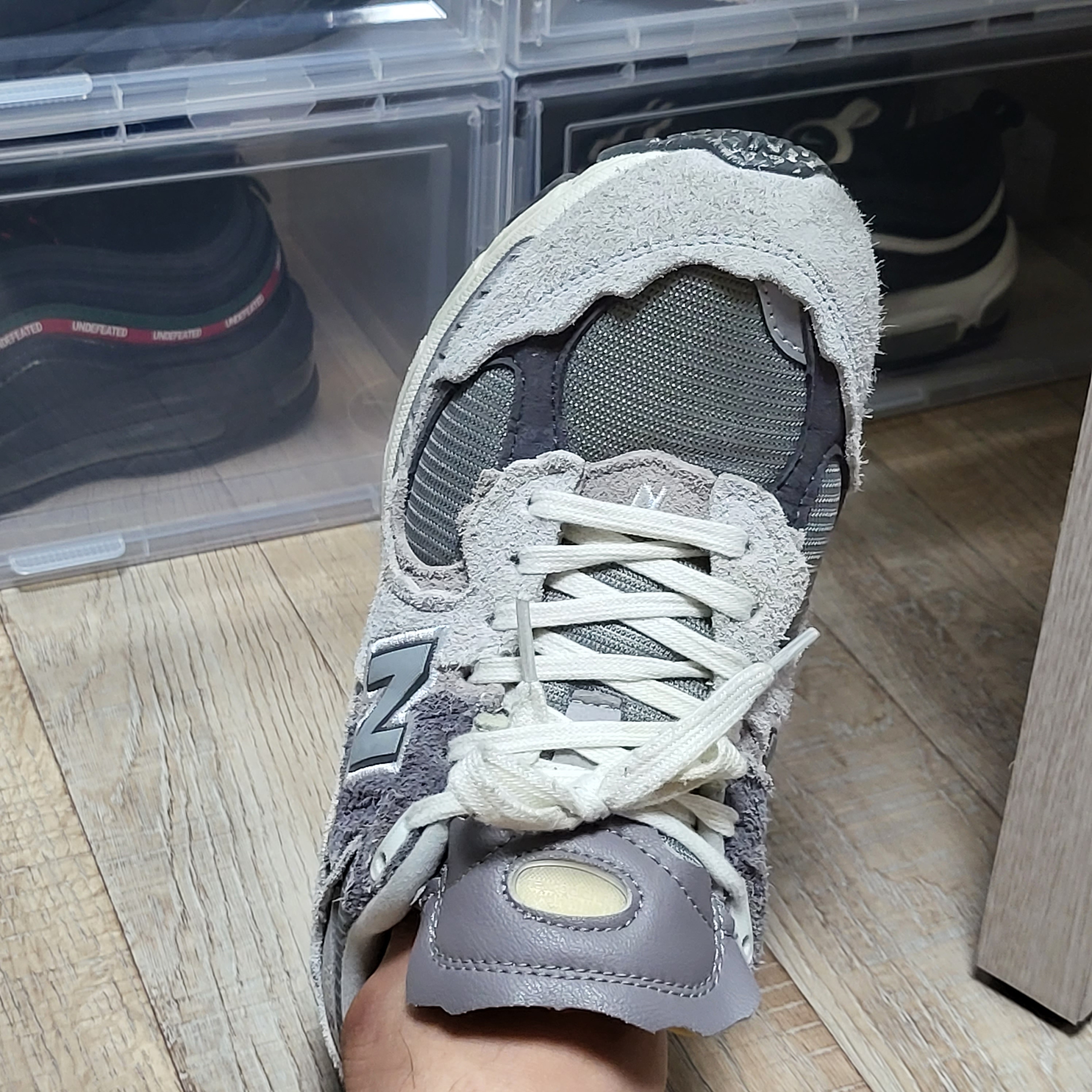 New Balance 2002R Protection Pack Rain Cloud 착용 스타일