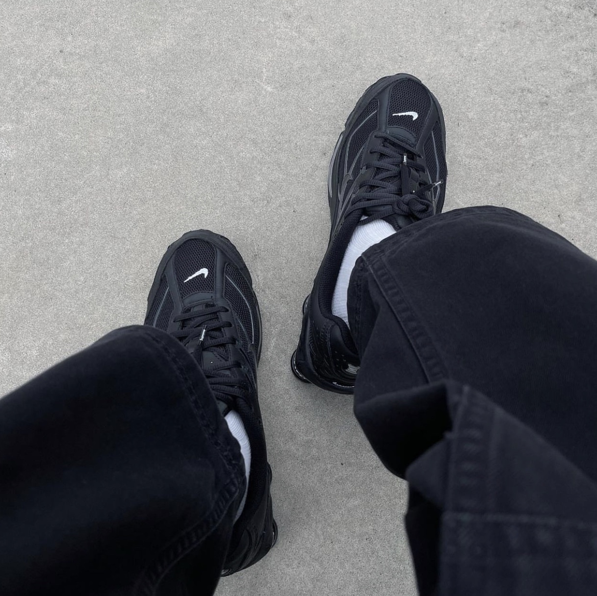 Nike x Supreme Shox Ride 2 SP Black 착용 스타일 - 3