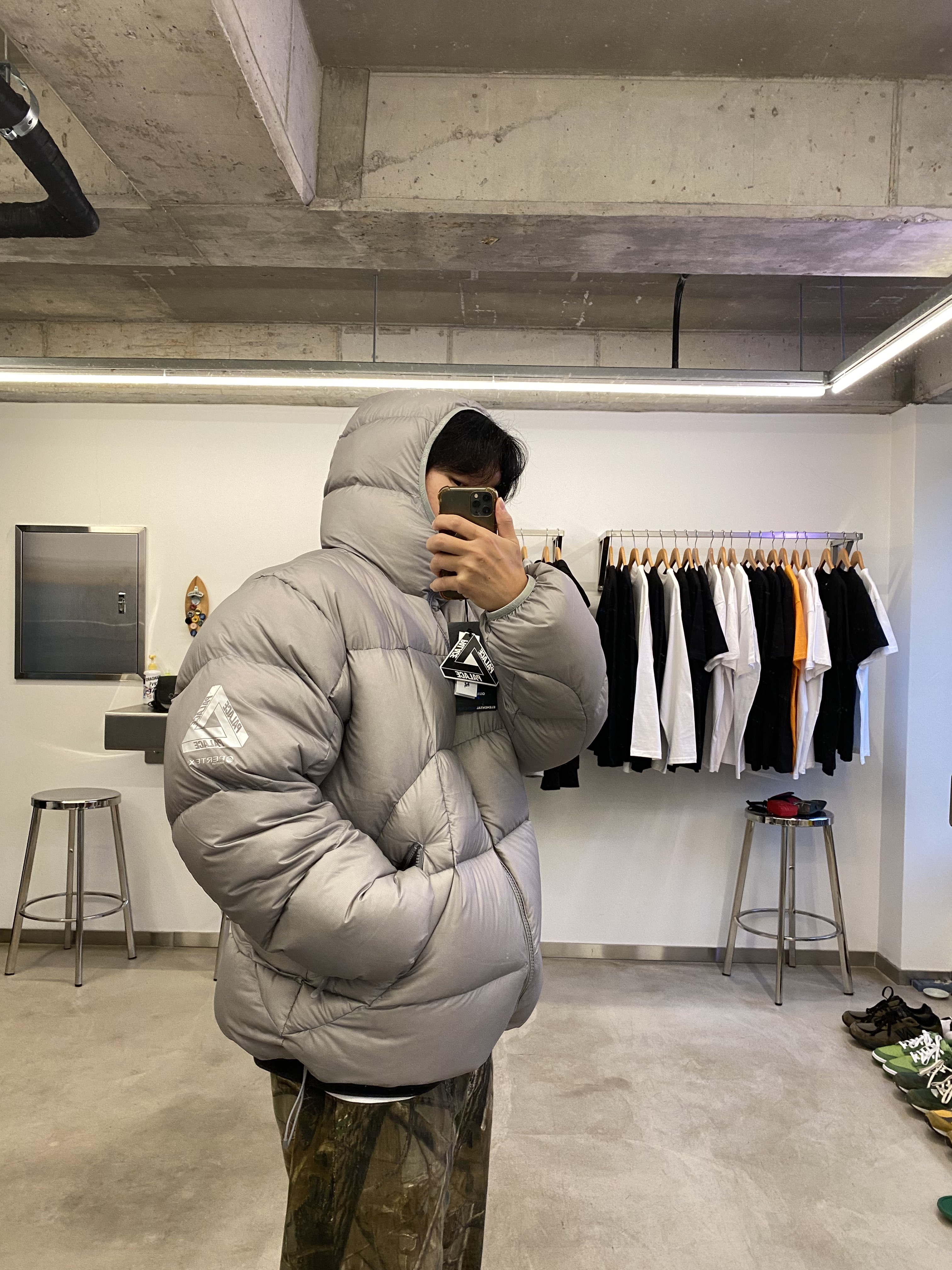 Palace Pertex Frost Balaclava Puffa Grey - 22FW, Stussy x Our Legacy Formal Cut Realtree Forest Camo 착용 스타일 - 2
