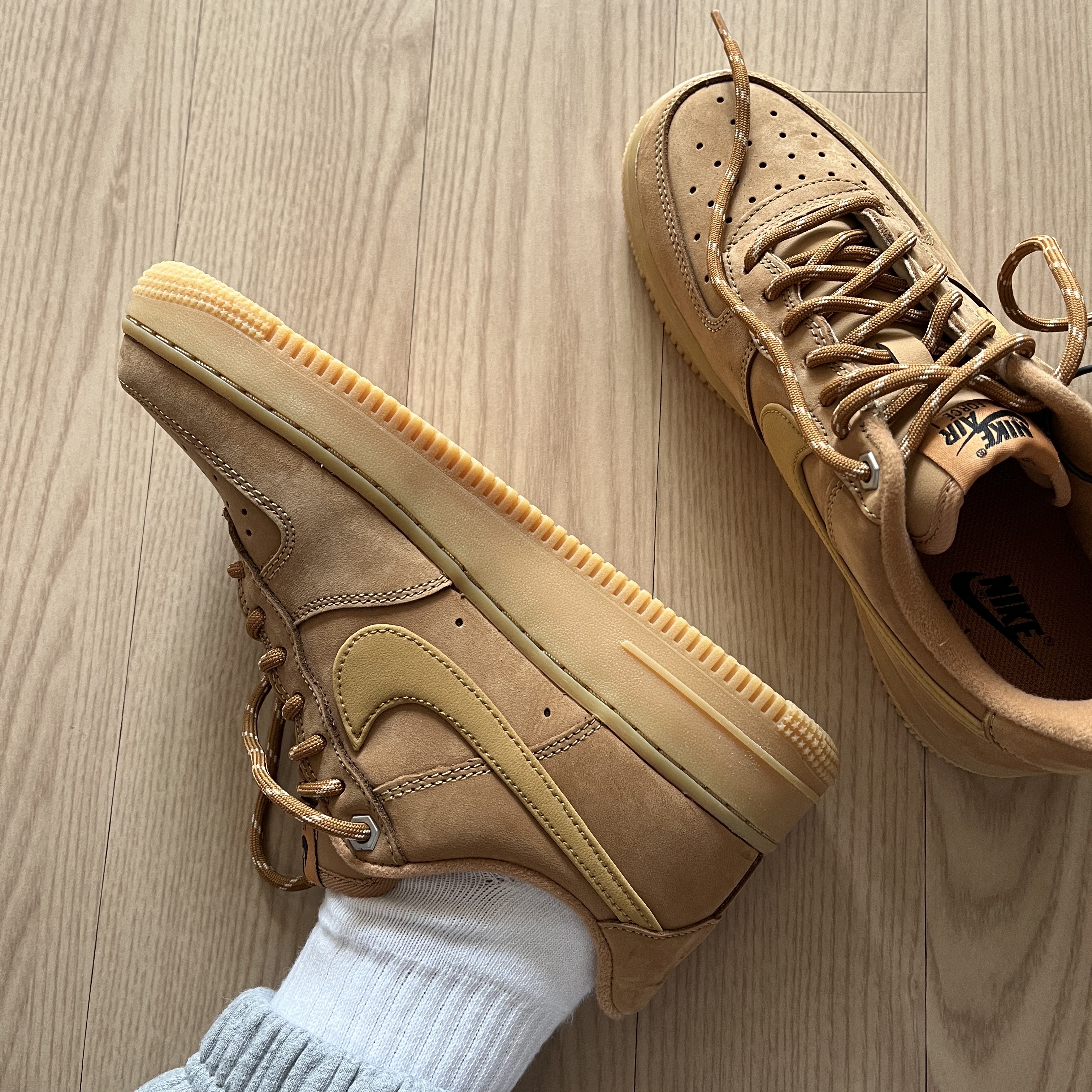 Nike Air Force 1 '07 WB Flax 착용 스타일