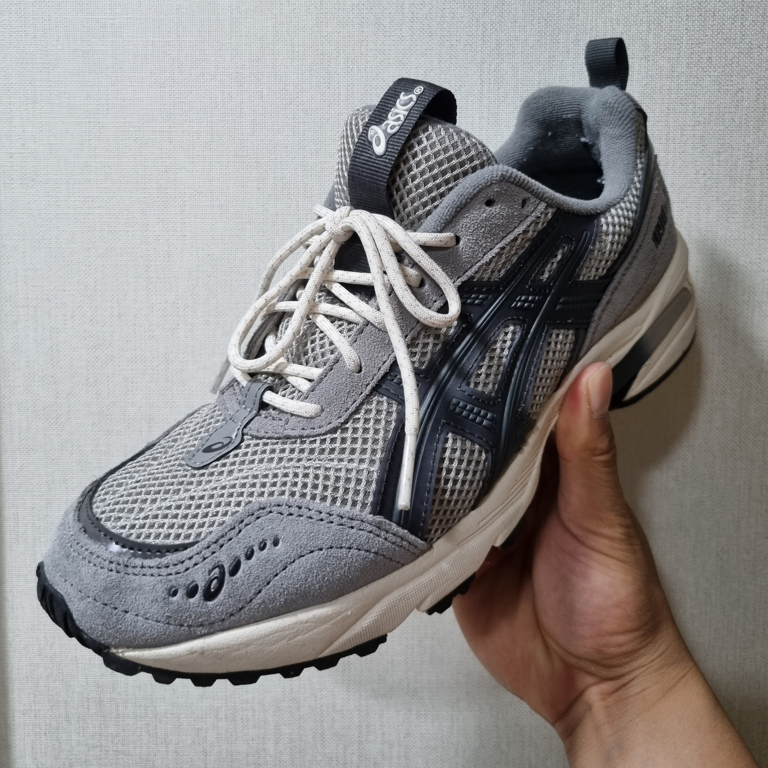 Asics Gel-1090 V2 Oyster Grey 착용 스타일