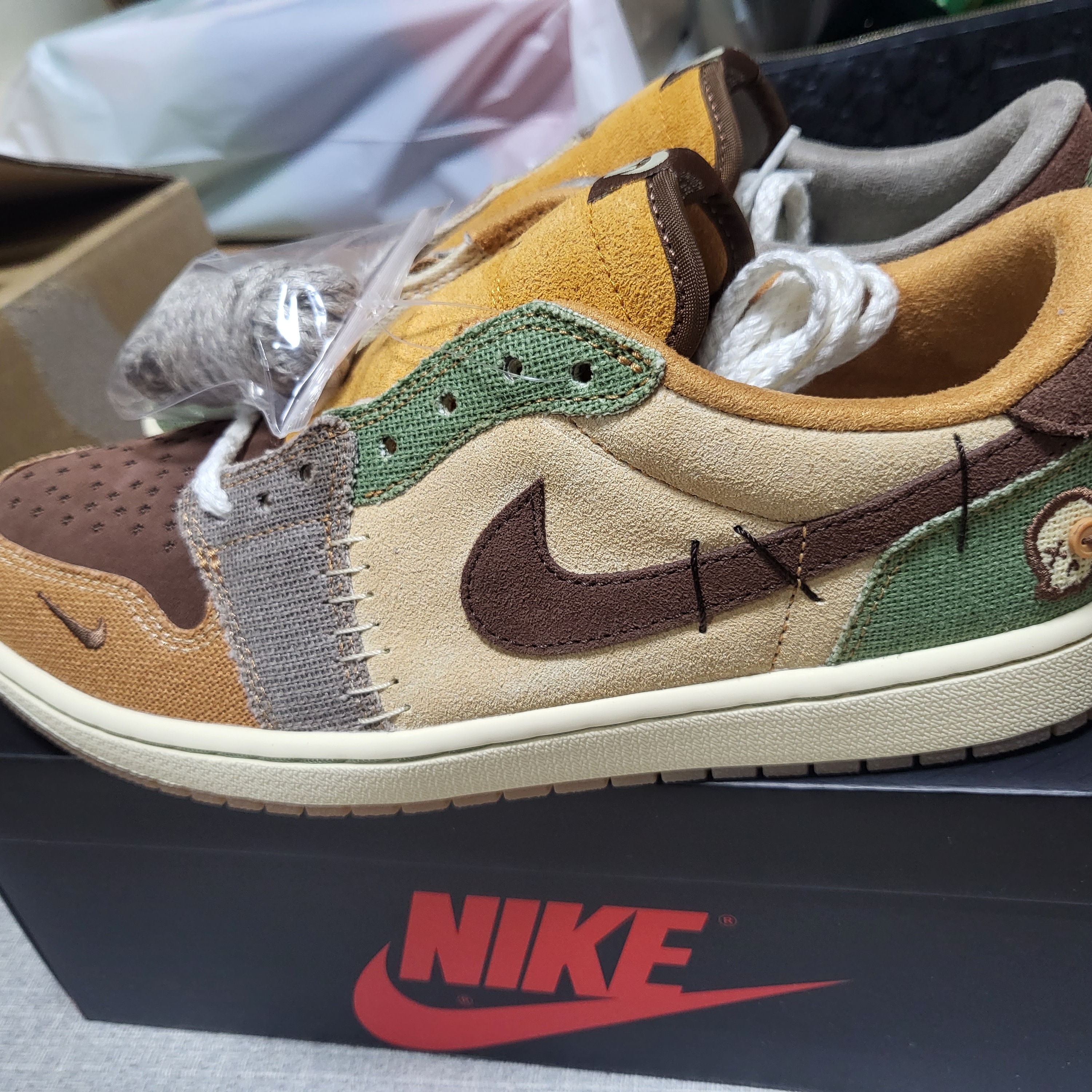 Jordan 1 x Zion Williamson Retro Low OG Flax and Oil Green 착용 스타일 - 2
