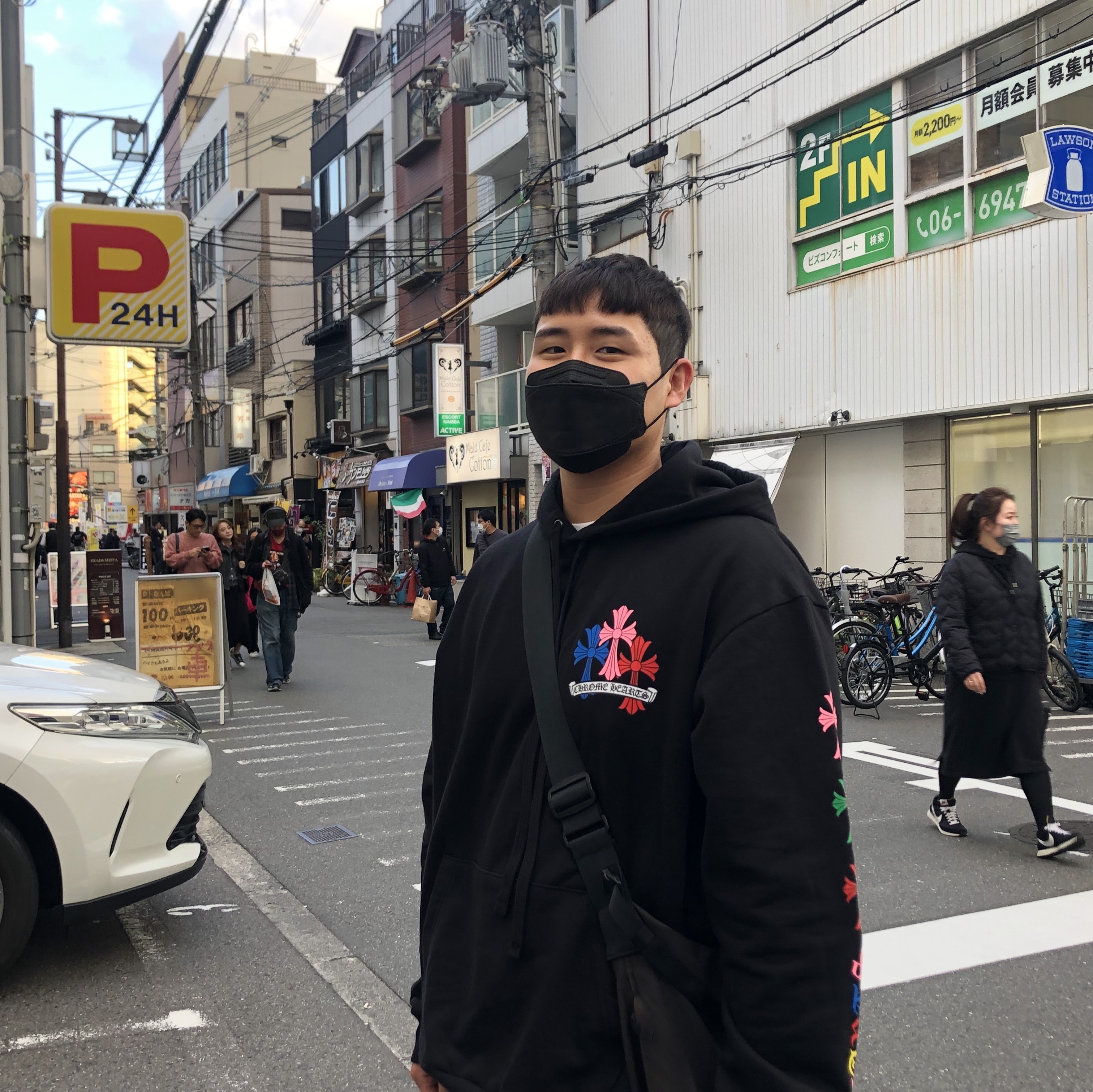 Chrome Hearts Multi Color Cross Hoodie Black 착용 스타일