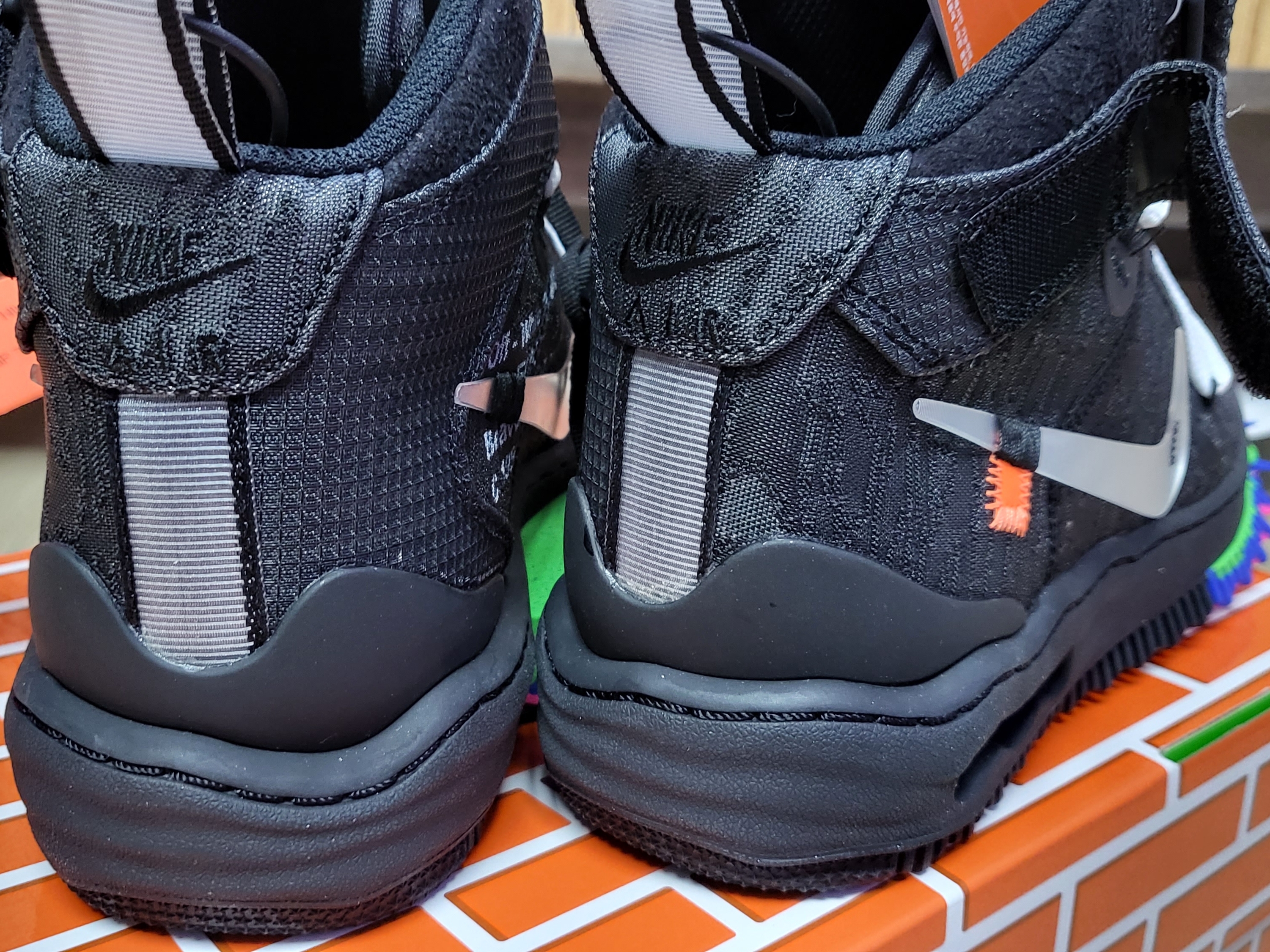Nike x Off-White Air Force 1 Mid SP Black 착용 스타일 - 5