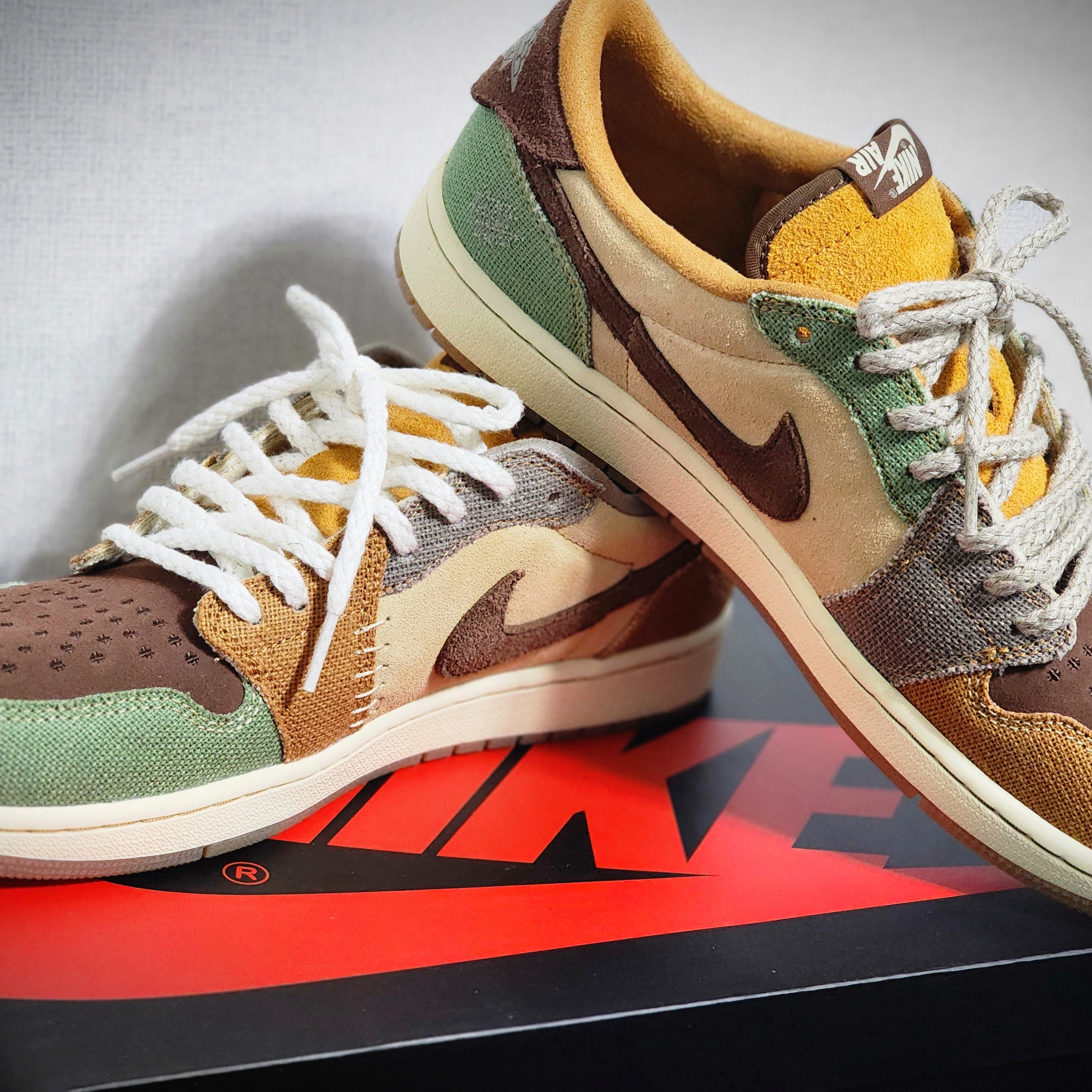 Jordan 1 x Zion Williamson Retro Low OG Flax and Oil Green 착용 스타일 - 2