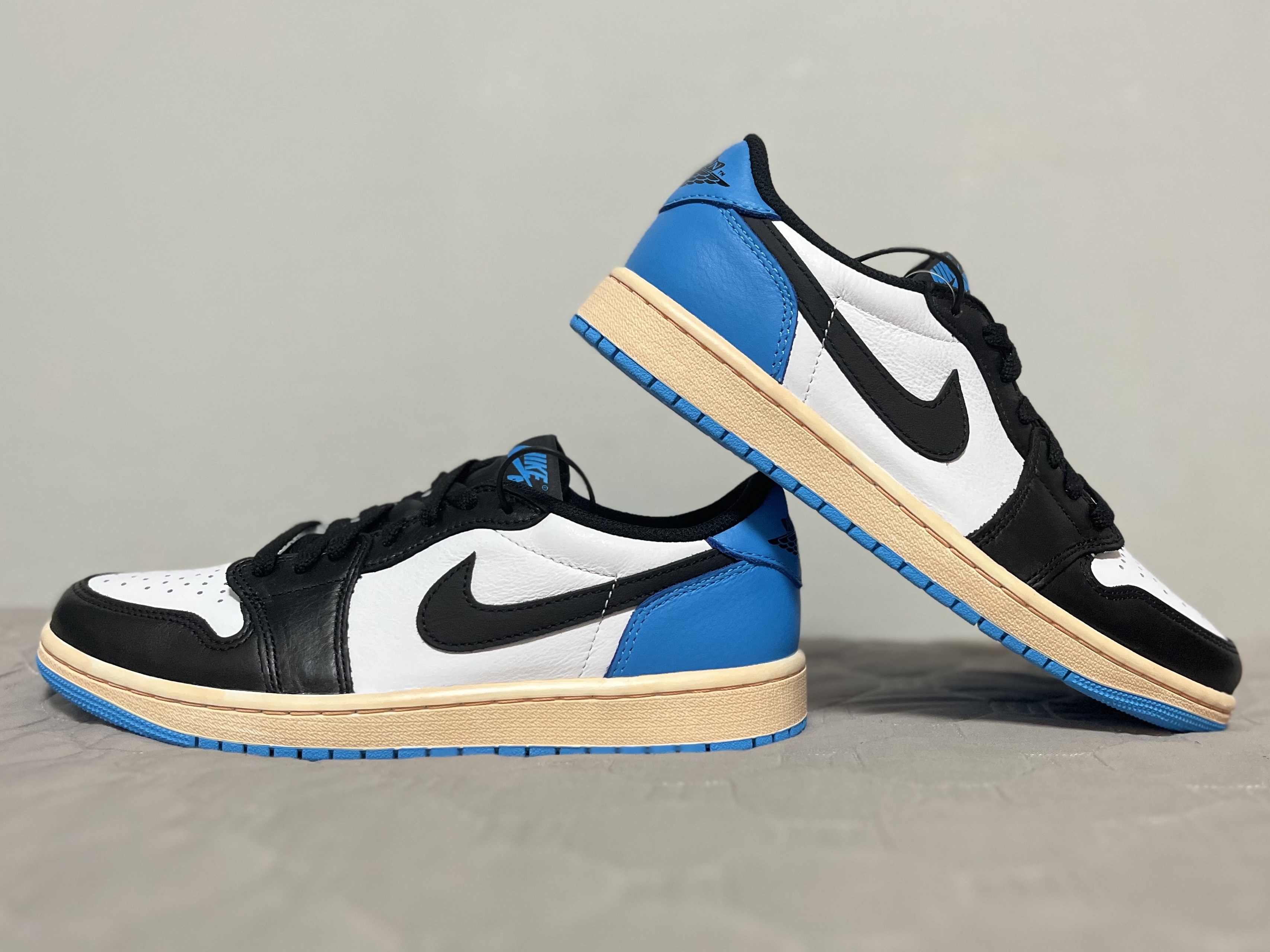 Jordan 1 Retro Low OG Black and Dark Powder Blue, (W) Jordan 1 Retro Low OG Black and Dark Powder Blue 착용 스타일