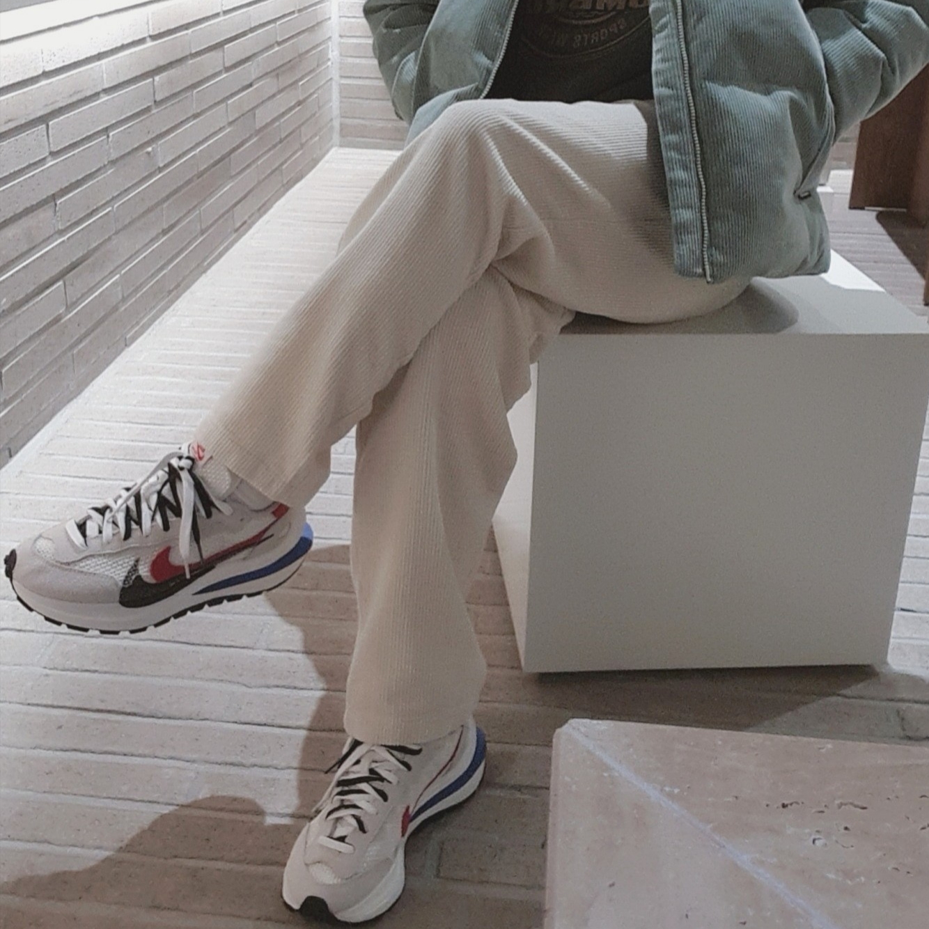 Nike x Sacai VaporWaffle Royal Fuchsia 착용 스타일