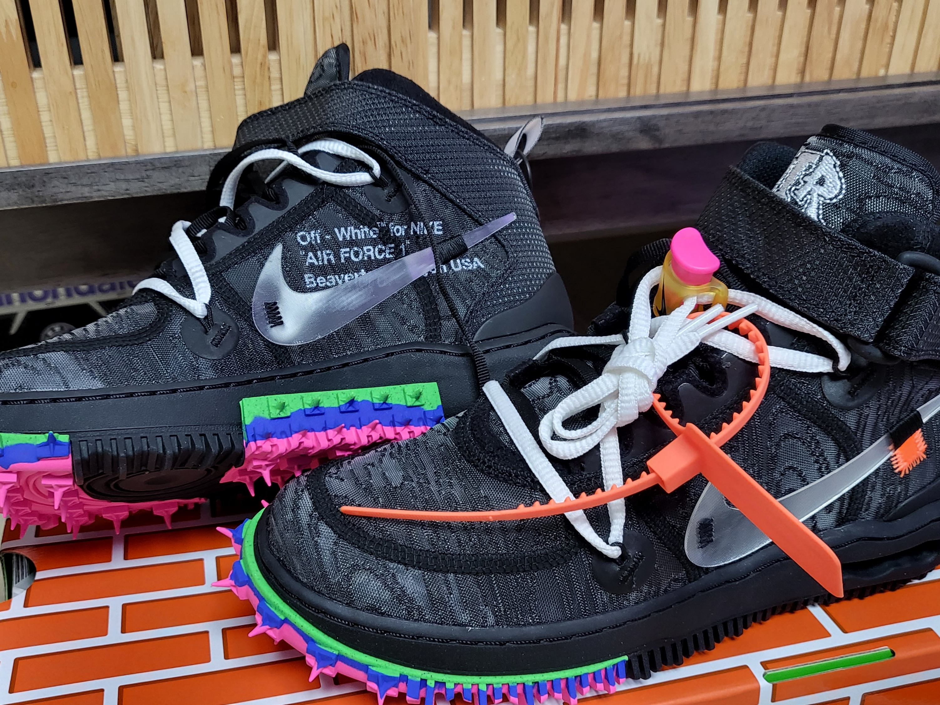 Nike x Off-White Air Force 1 Mid SP Black 착용 스타일 - 4