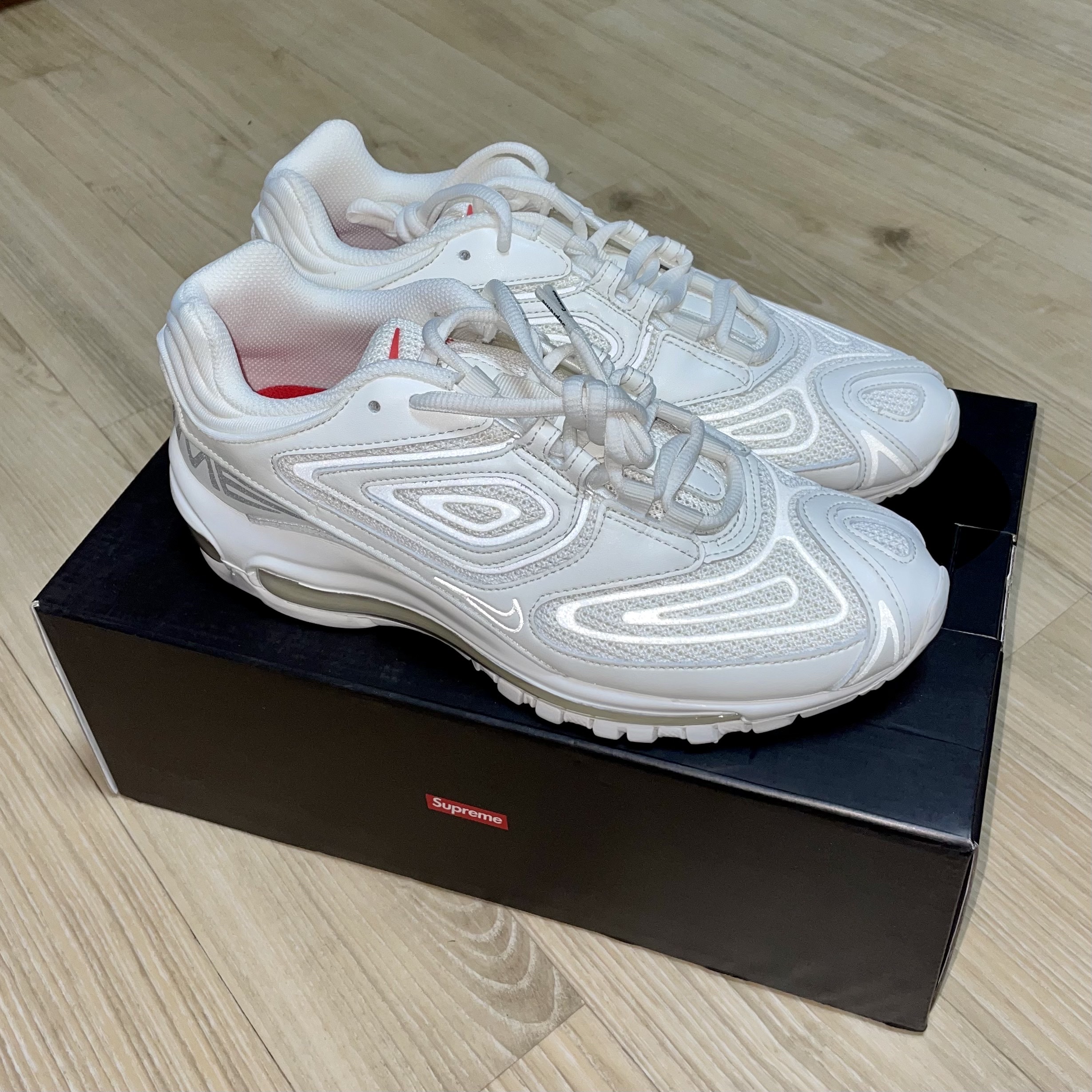 Nike x Supreme Air Max 98 TL White 착용 스타일 - 2