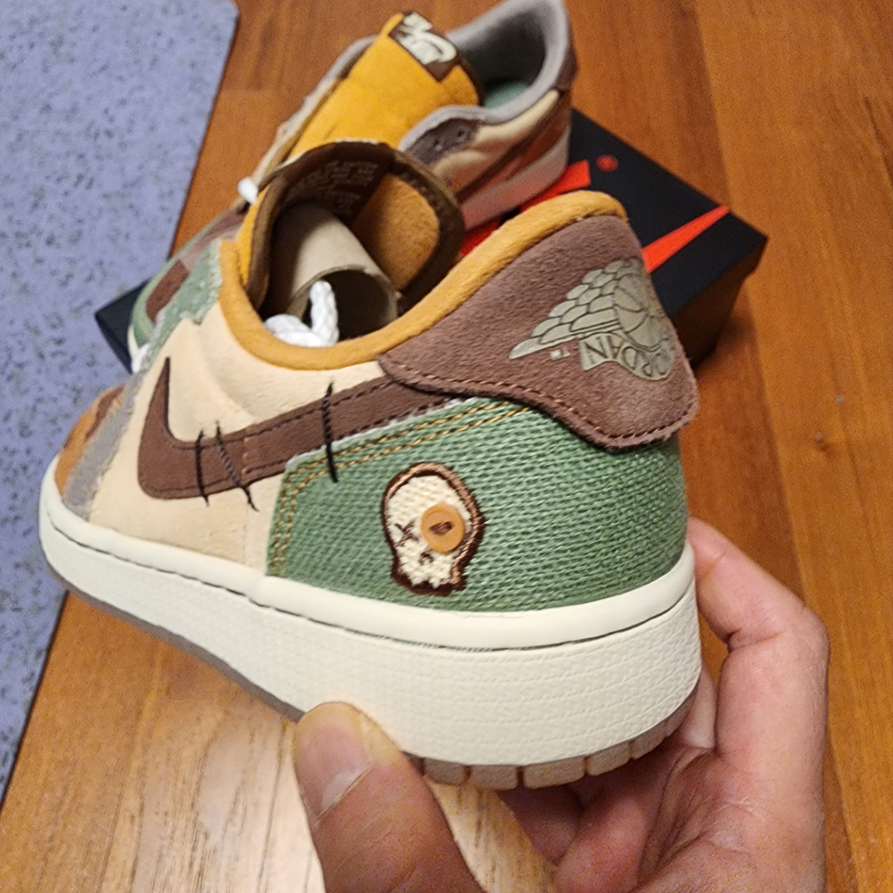 Jordan 1 x Zion Williamson Retro Low OG Flax and Oil Green 착용 스타일 - 5