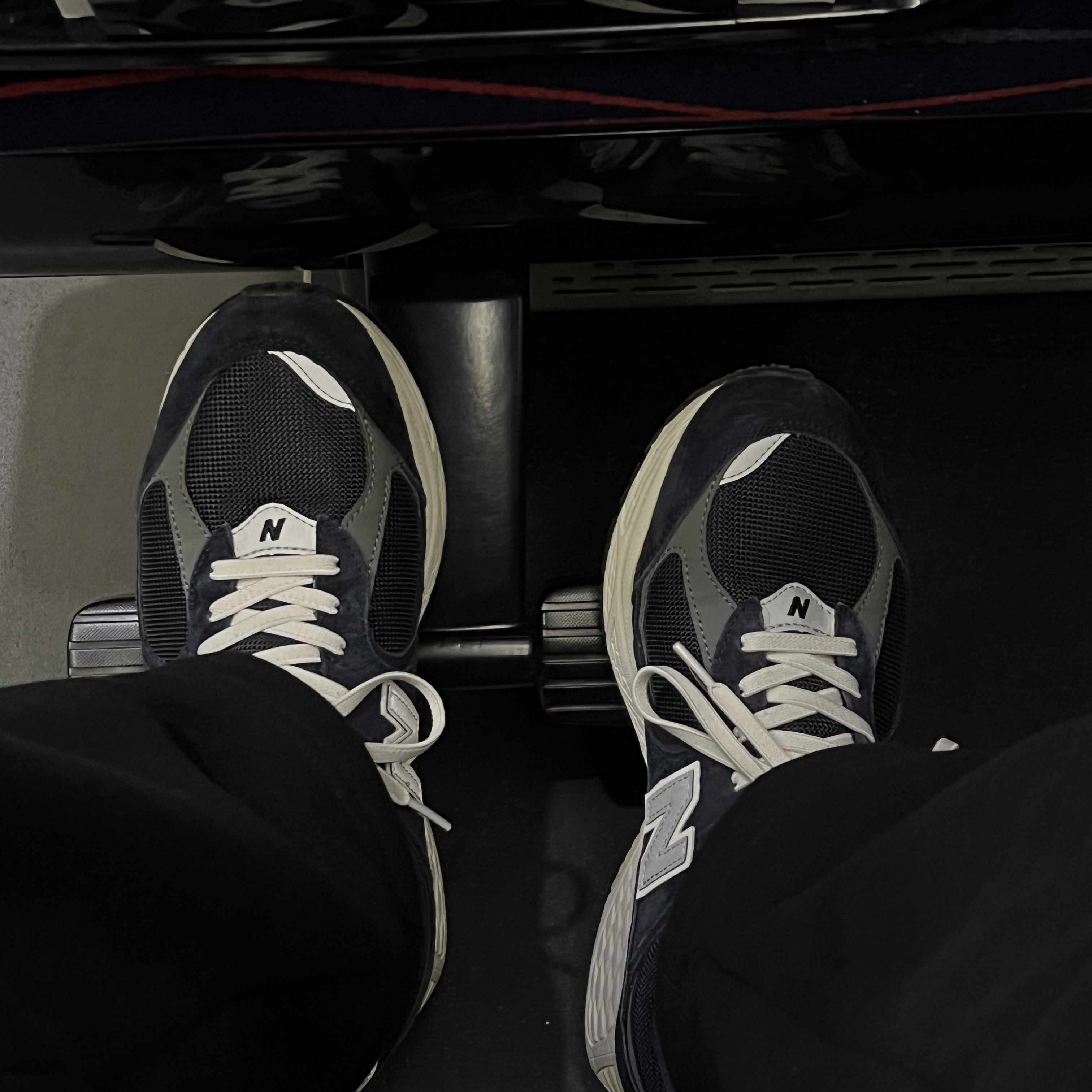 New Balance 2002R Eclipse Castlerock 착용 스타일