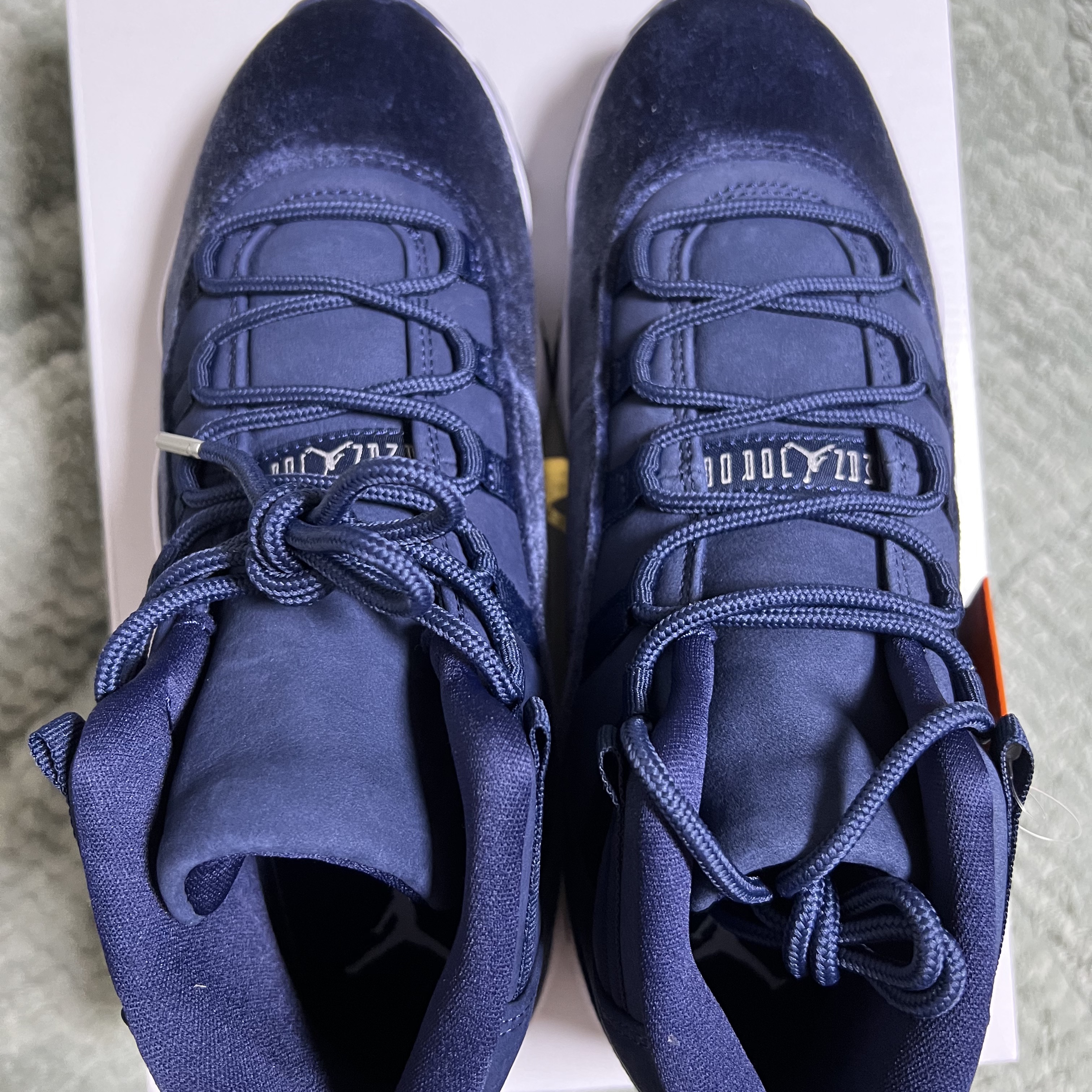 (W) Jordan 11 Retro Midnight Navy 착용 스타일 - 1