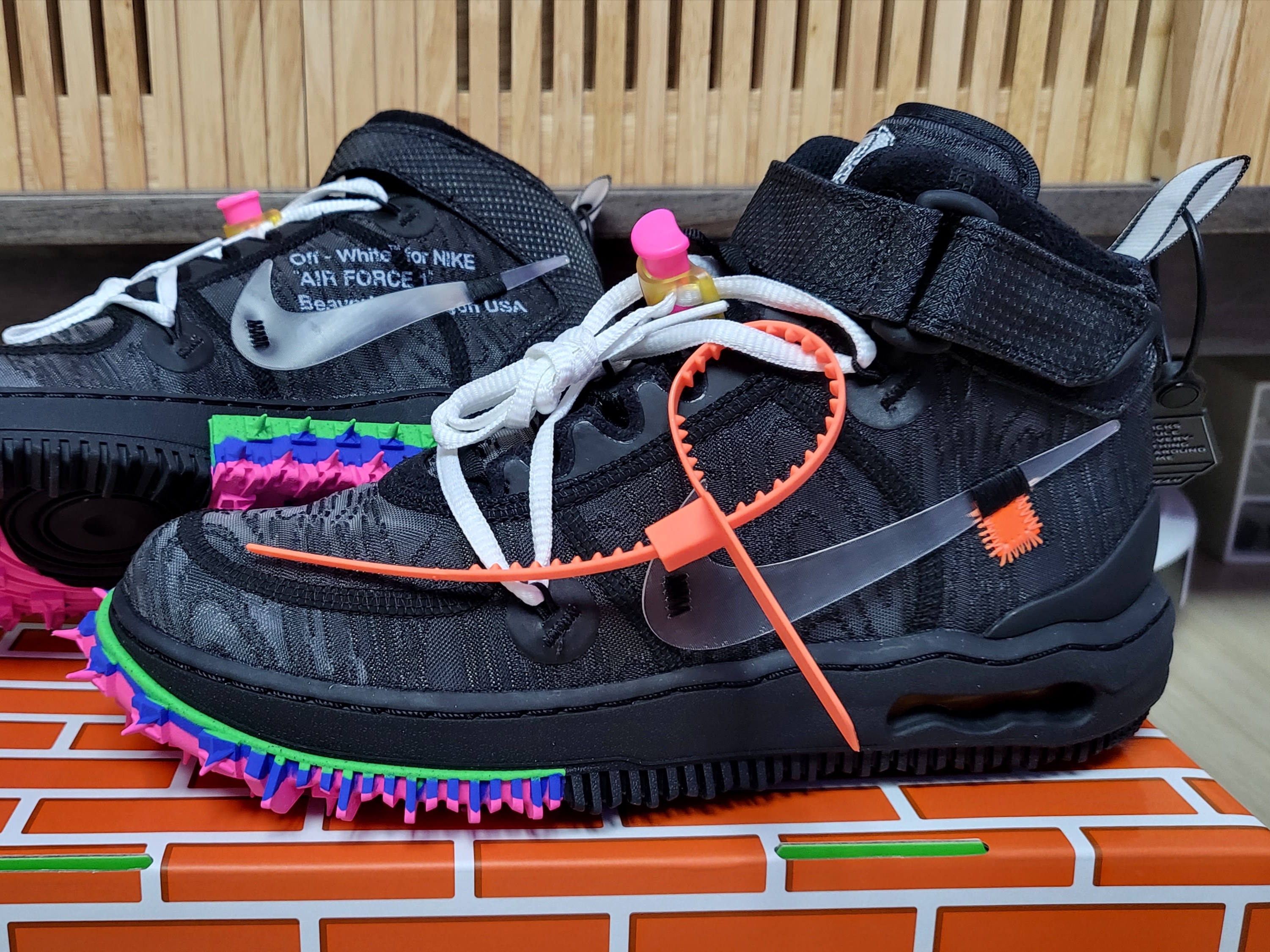 Nike x Off-White Air Force 1 Mid SP Black 착용 스타일 - 1