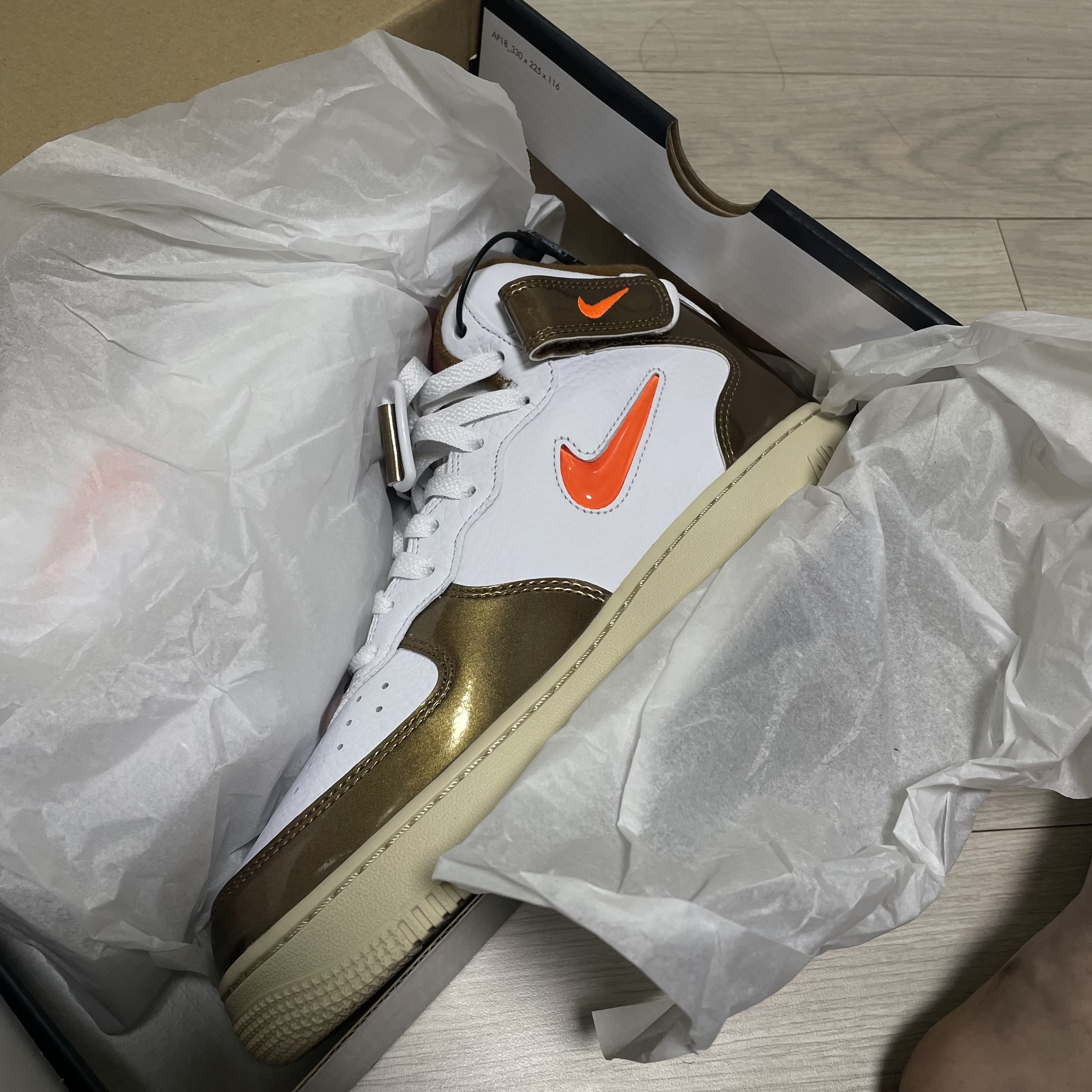 Nike Air Force 1 Mid QS Ale Brown 착용 스타일 - 2