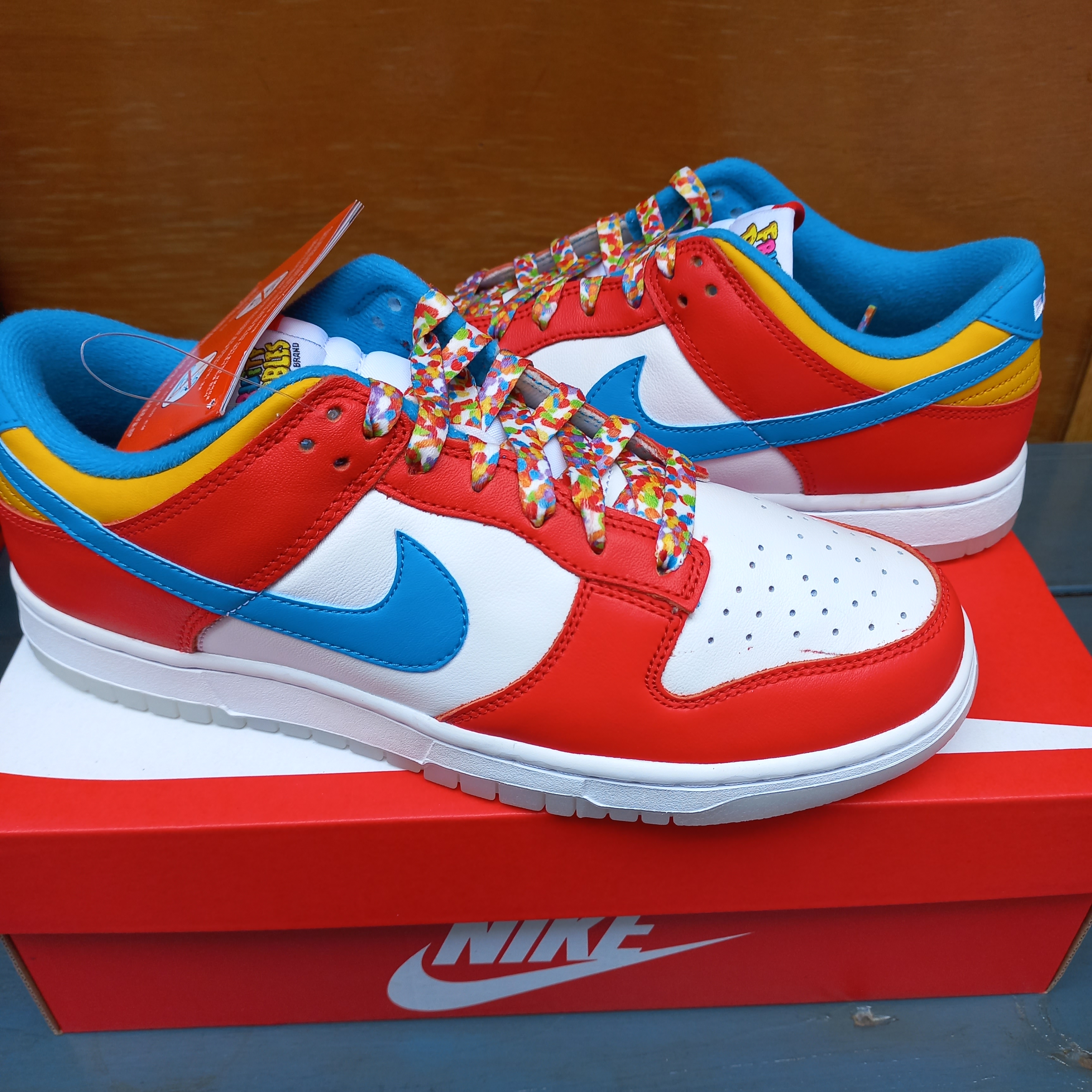 Jordan 1 x Zion Williamson Retro Low OG Flax and Oil Green, Nike x Why So Sad? SB Dunk Low Pro Coastal Blue 착용 스타일 - 4
