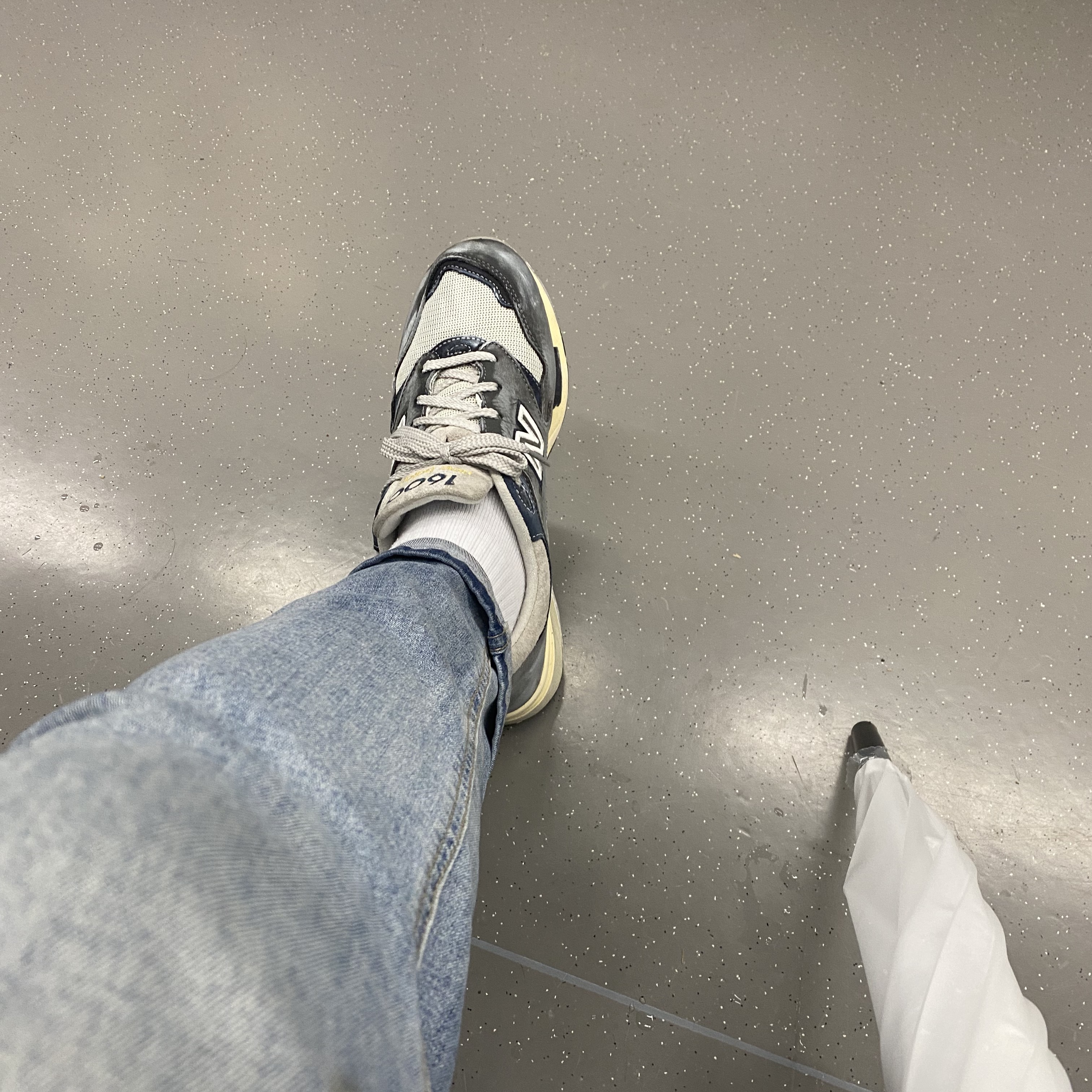 New Balance 1600 Premium Vintage Grey 착용 스타일 - 2