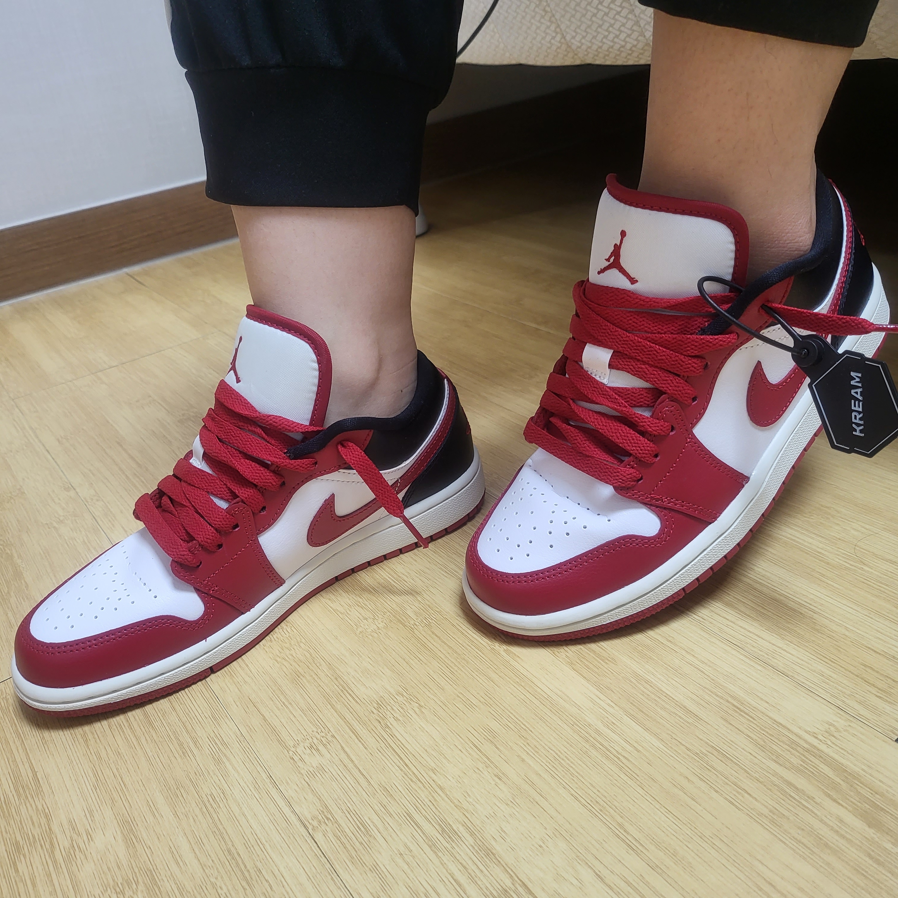 (W) Jordan 1 Low White Gym Red 착용 스타일