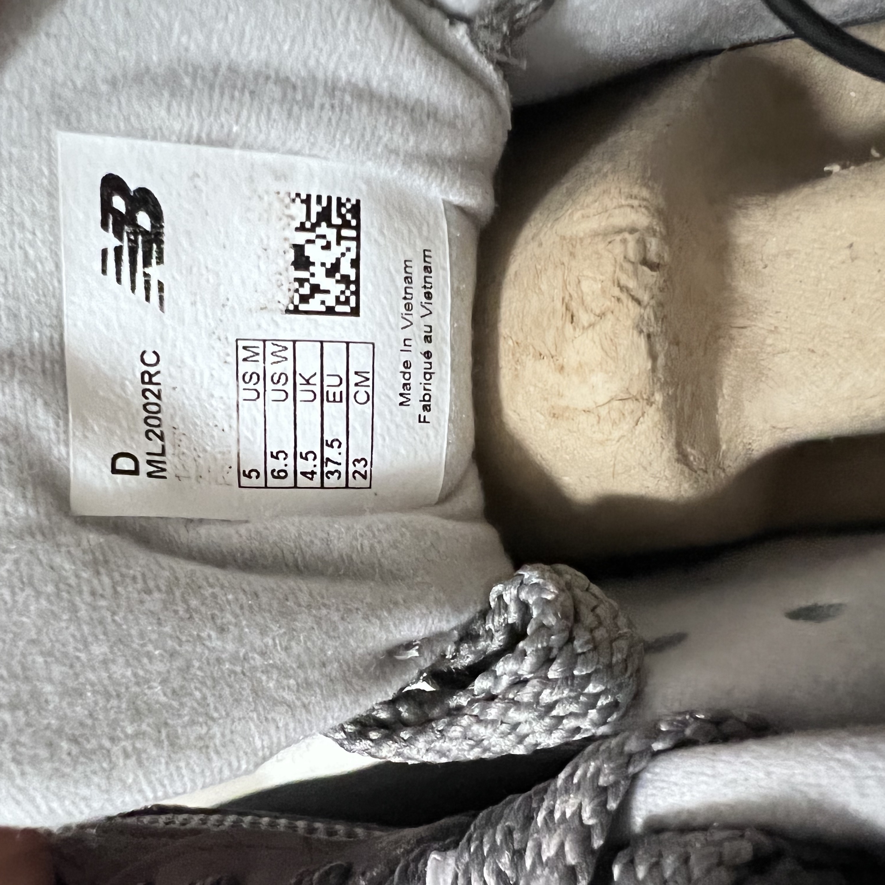 New Balance 2002R Grey 착용 스타일 - 3