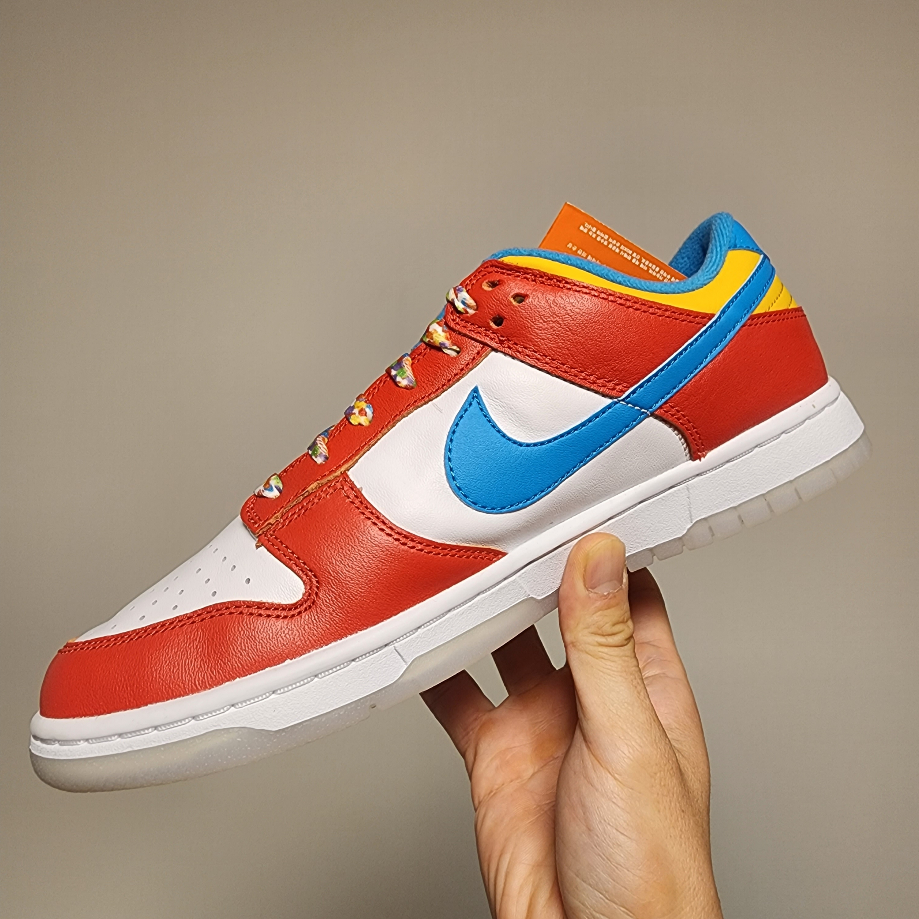 Nike x LeBron James x Fruity Pebbles Dunk Low QS Habanero Red 착용 스타일 - 1