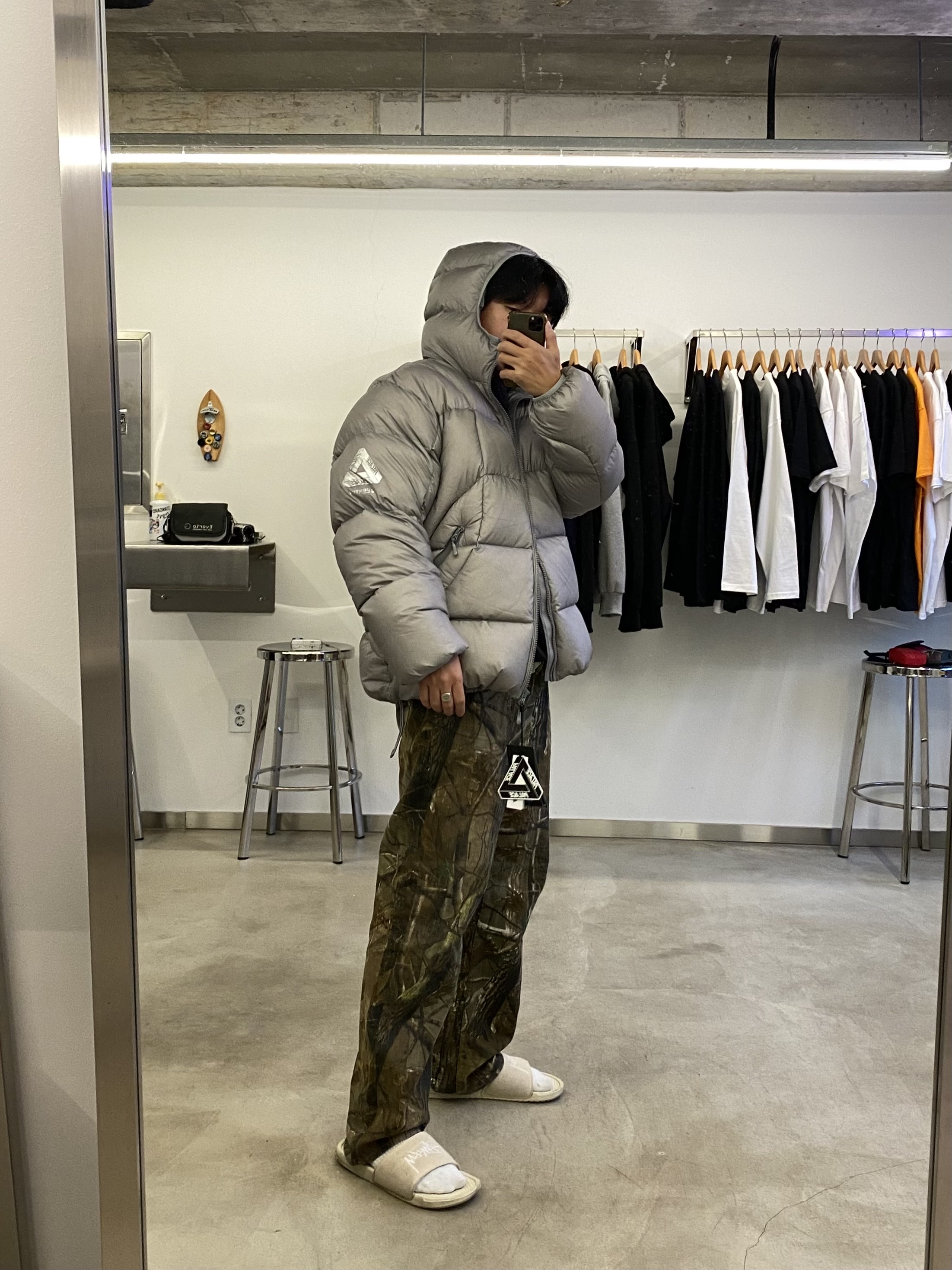 Palace Pertex Frost Balaclava Puffa Grey - 22FW, Stussy x Our Legacy Formal Cut Realtree Forest Camo 착용 스타일 - 1