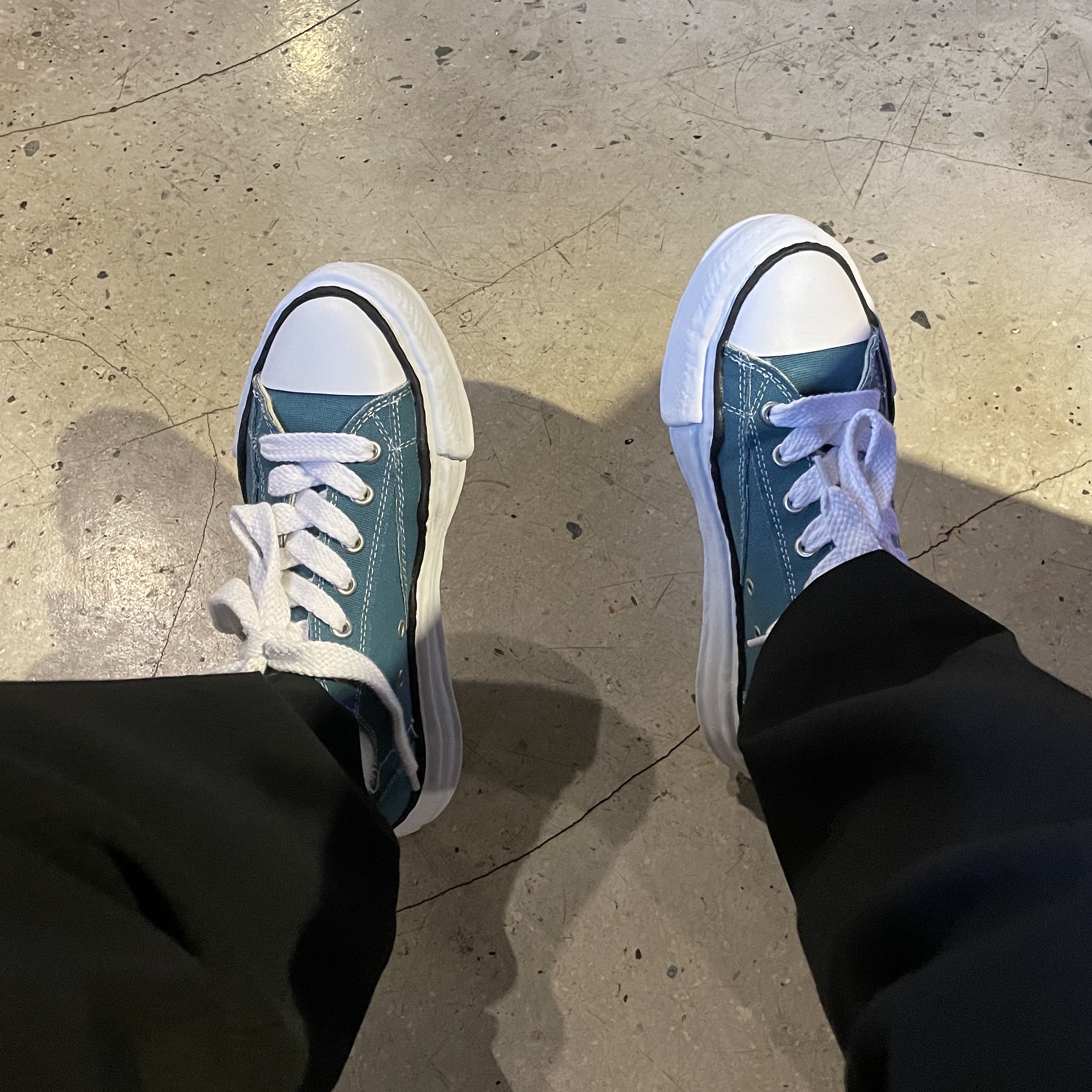 Maison Mihara Yasuhiro Peterson OG Sole Canvas Low Sneakers Blue 착용 스타일 - 2