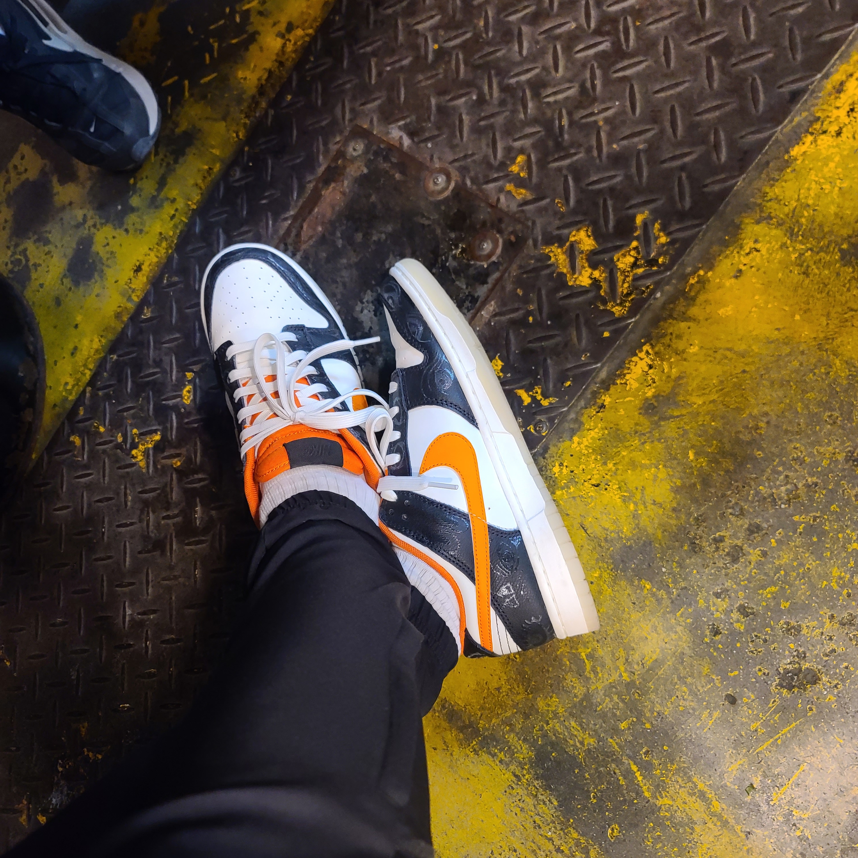 Nike Dunk Low Retro PRM Halloween 착용 스타일