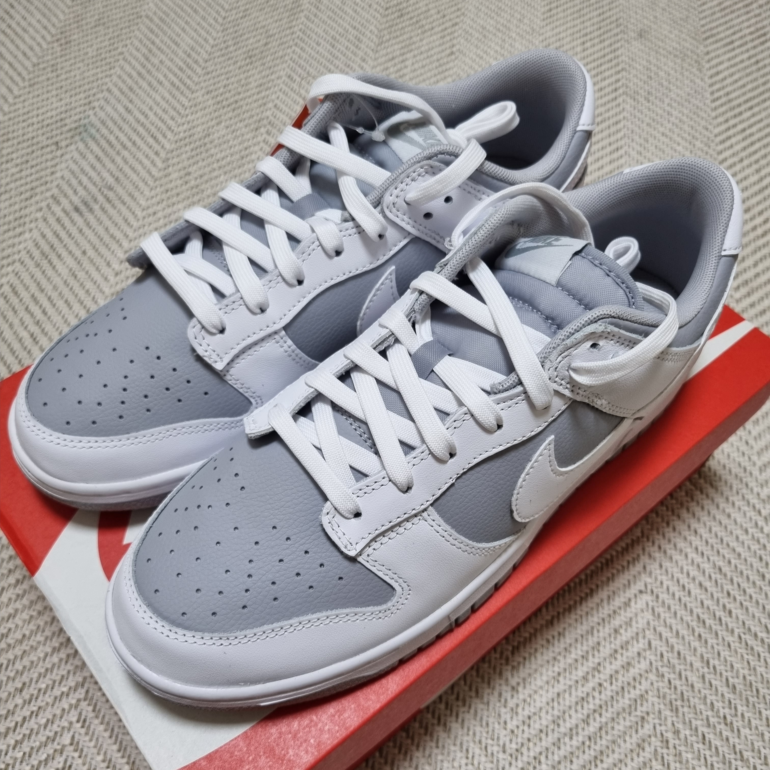 Nike Dunk Low Retro White Neutral Grey 착용 스타일 - 2