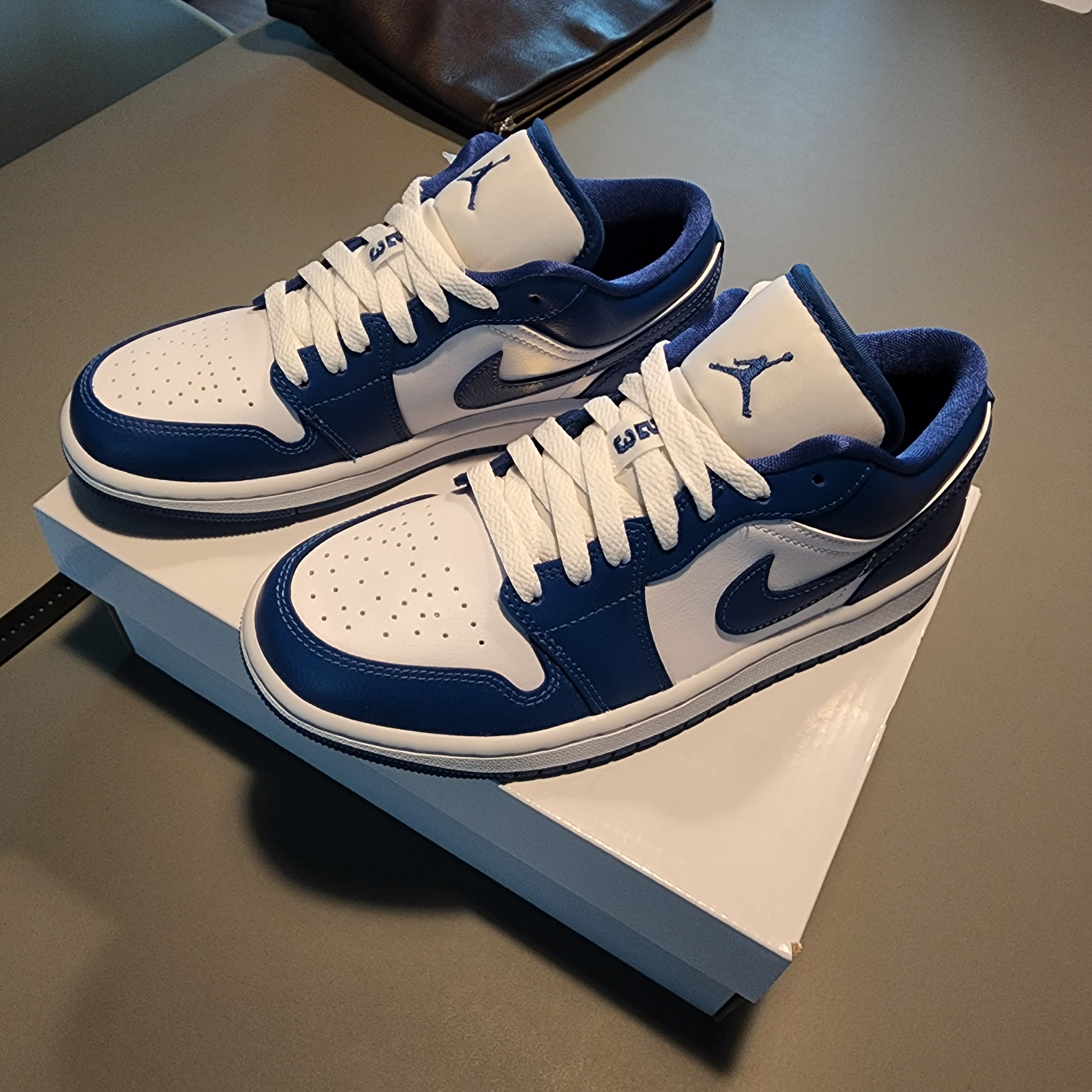 (W) Jordan 1 Low White Dark Marina Blue 착용 스타일