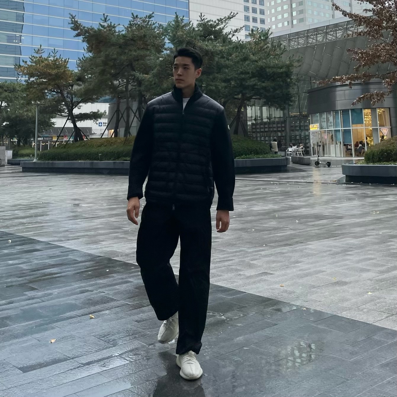 Moncler Padded Wool Cardigan Black - 22FW, Adidas Yeezy Boost 350 V2 Bone 착용 스타일