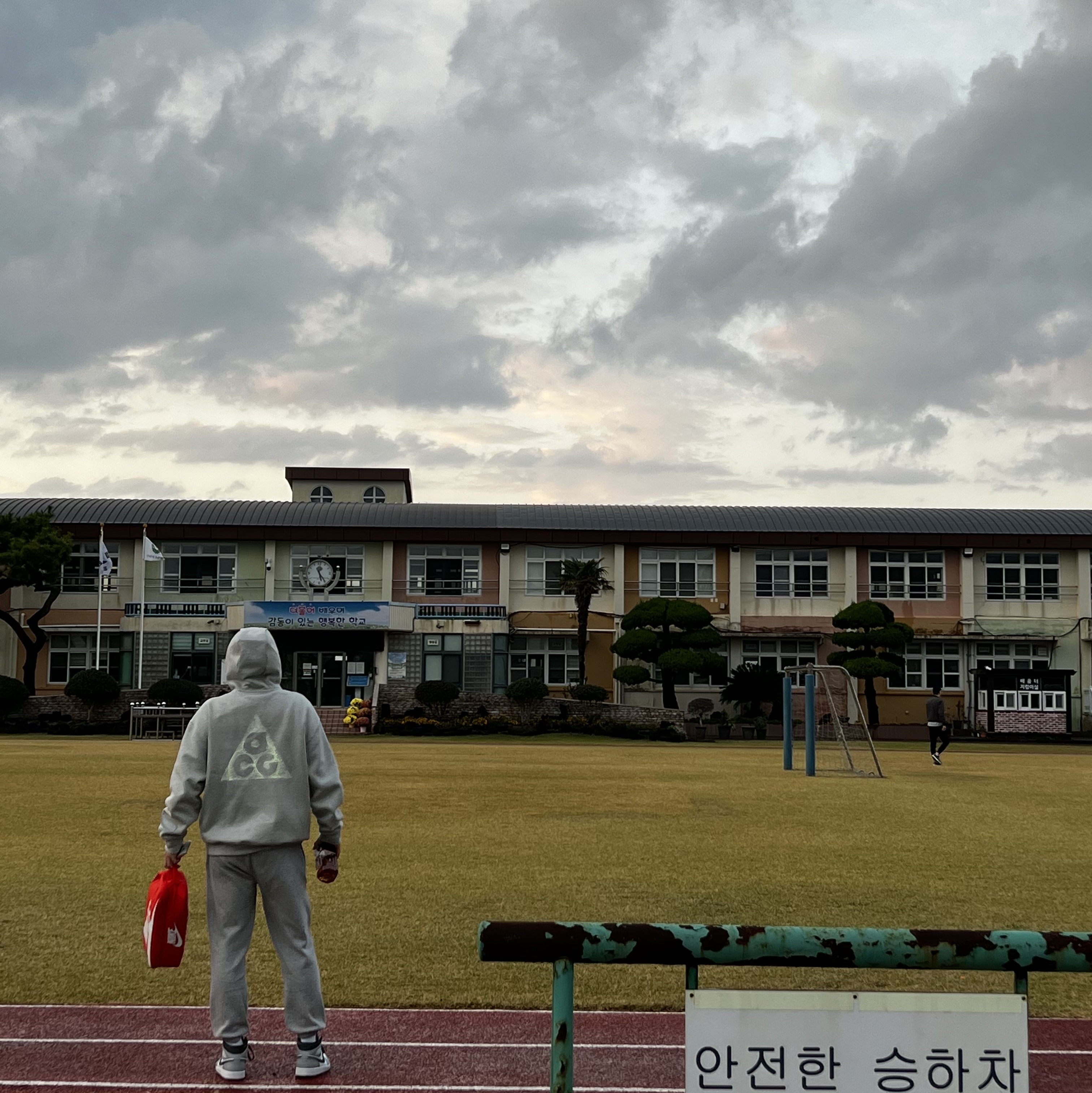 Nike ACG Therma-Fit Fleece Full Zip Hoodie Airora Grey Heather - Asia, Jordan 1 Mid Light Smoke Grey Anthracite 착용 스타일 - 3
