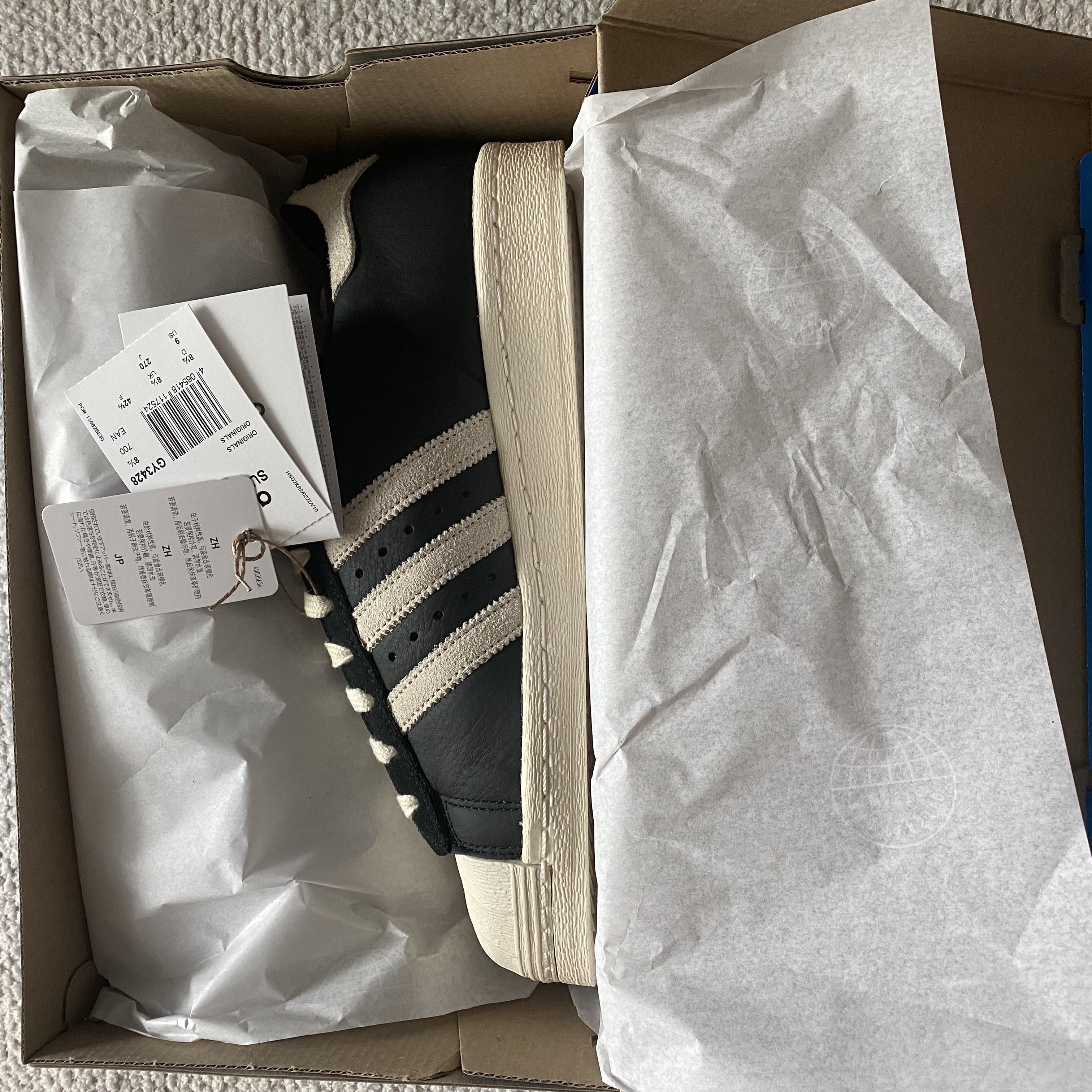 Adidas Superstar 82 Black White 착용 스타일 - 2