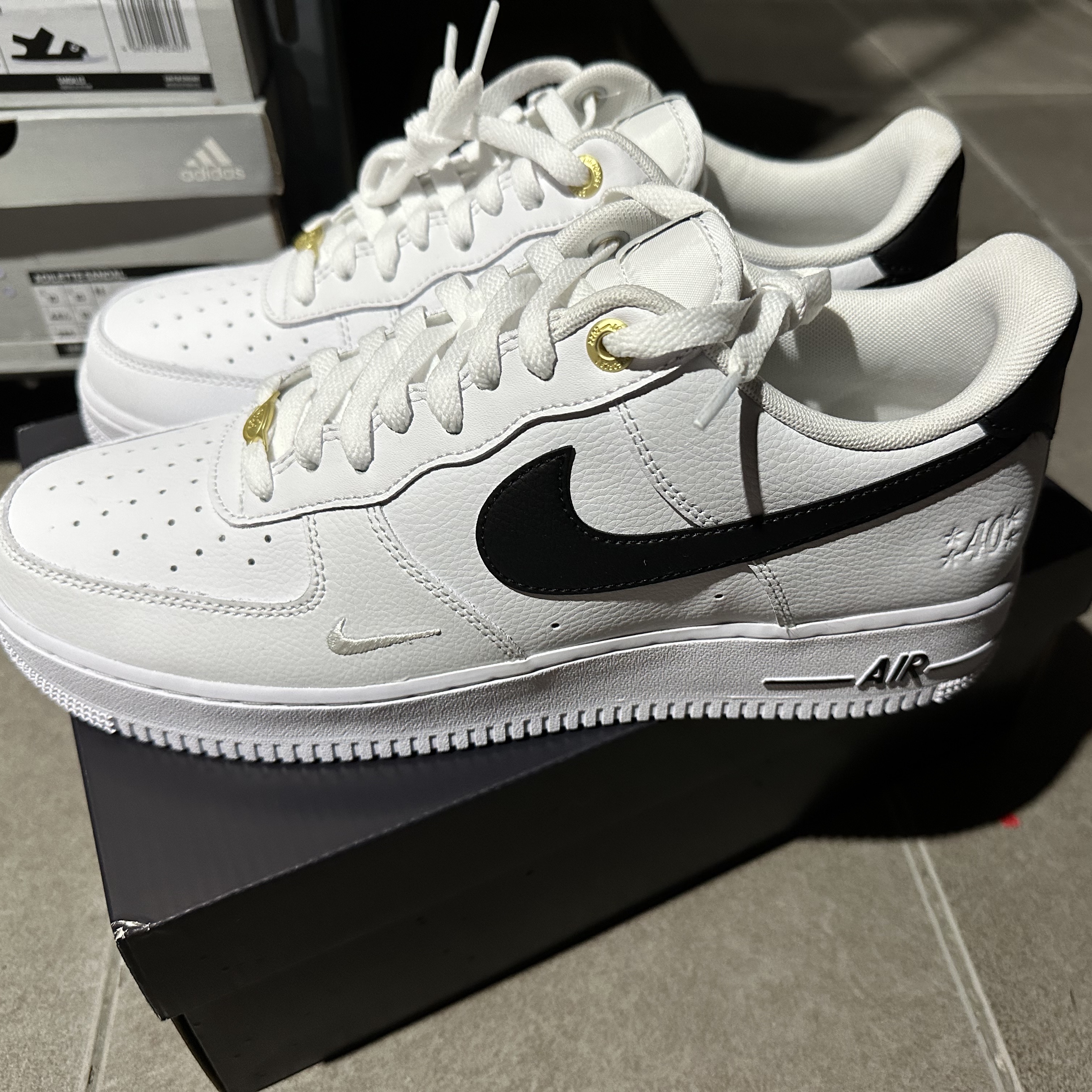 Nike Air Force 1 '07 LV8 40th Anniversary Join Forces White Black 착용 스타일