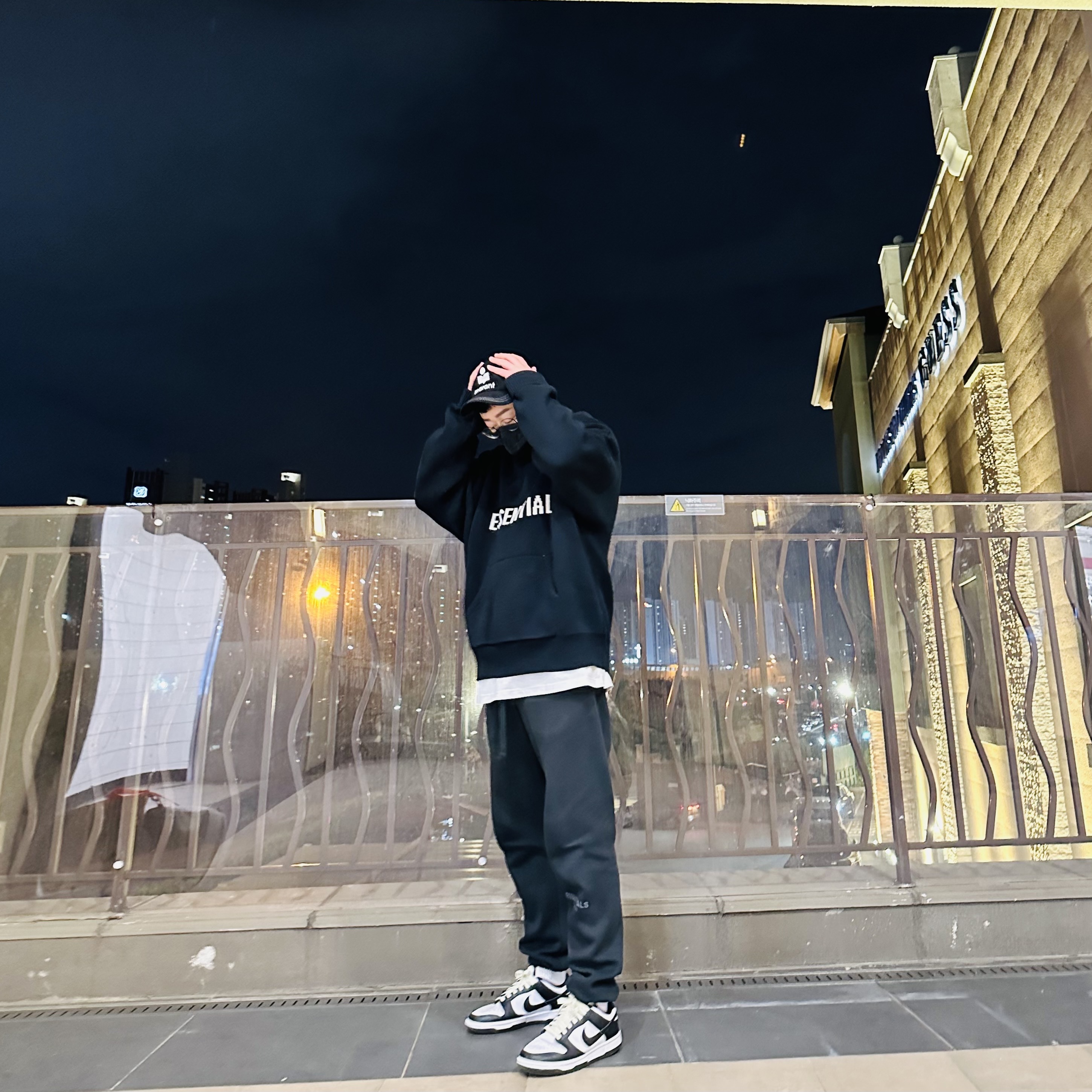 Isabel Marant Tyronh Cap Black - 21FW, Essentials Knit Hoodie Black - 20FW 착용 스타일 - 3