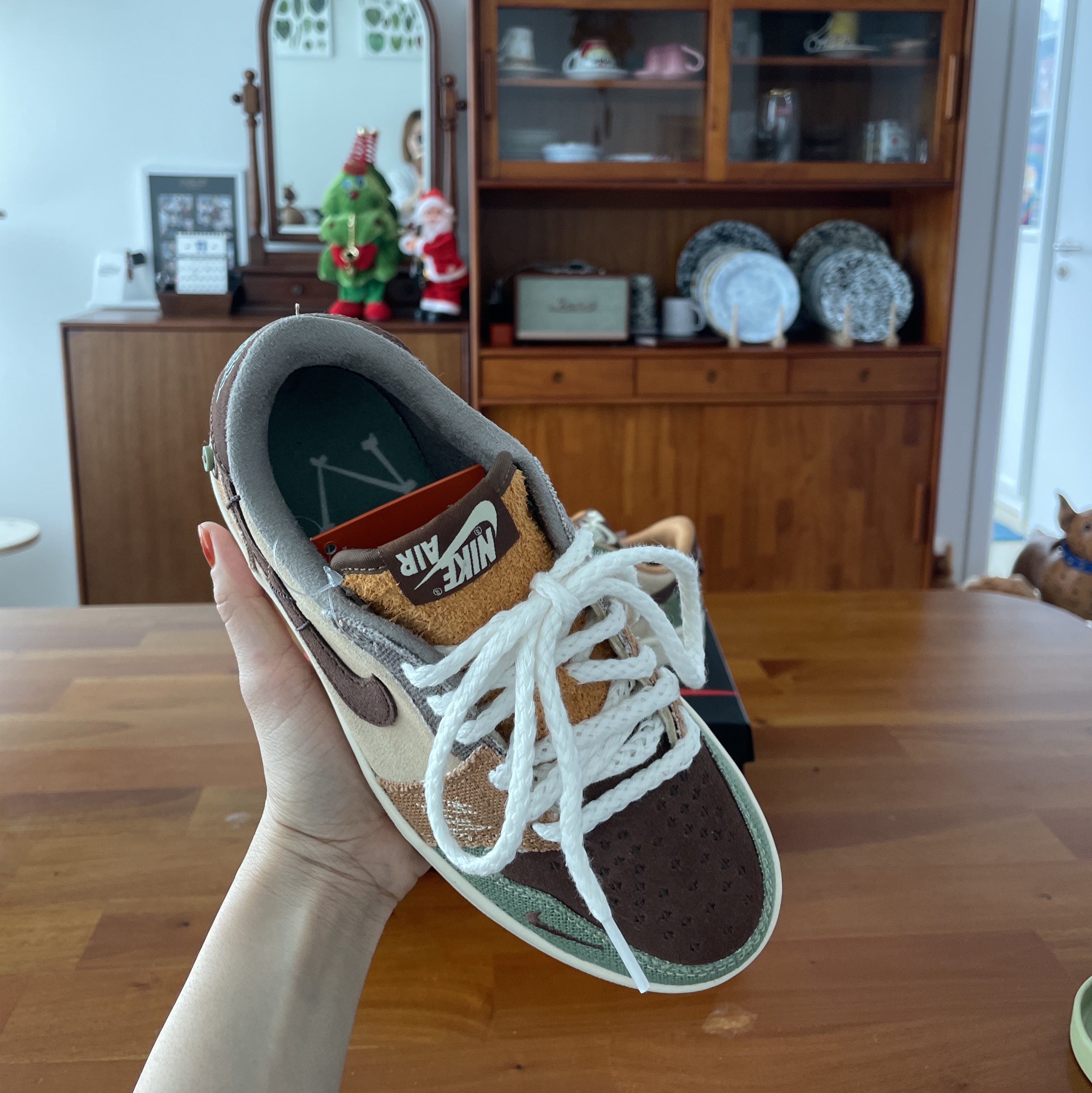 Jordan 1 x Zion Williamson Retro Low OG Flax and Oil Green 착용 스타일 - 4