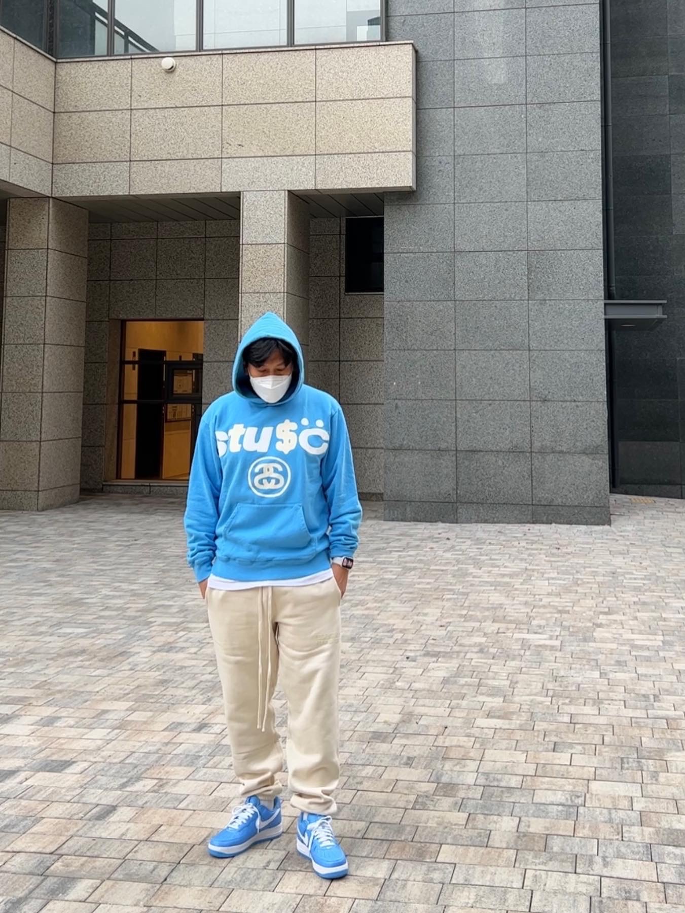 Stussy x Cactus Plant Flea Market 8 Ball Pigment Dyed Hoodie Blue, Nike Air Force 1 Low Retro Color of the Month University Blue 착용 스타일