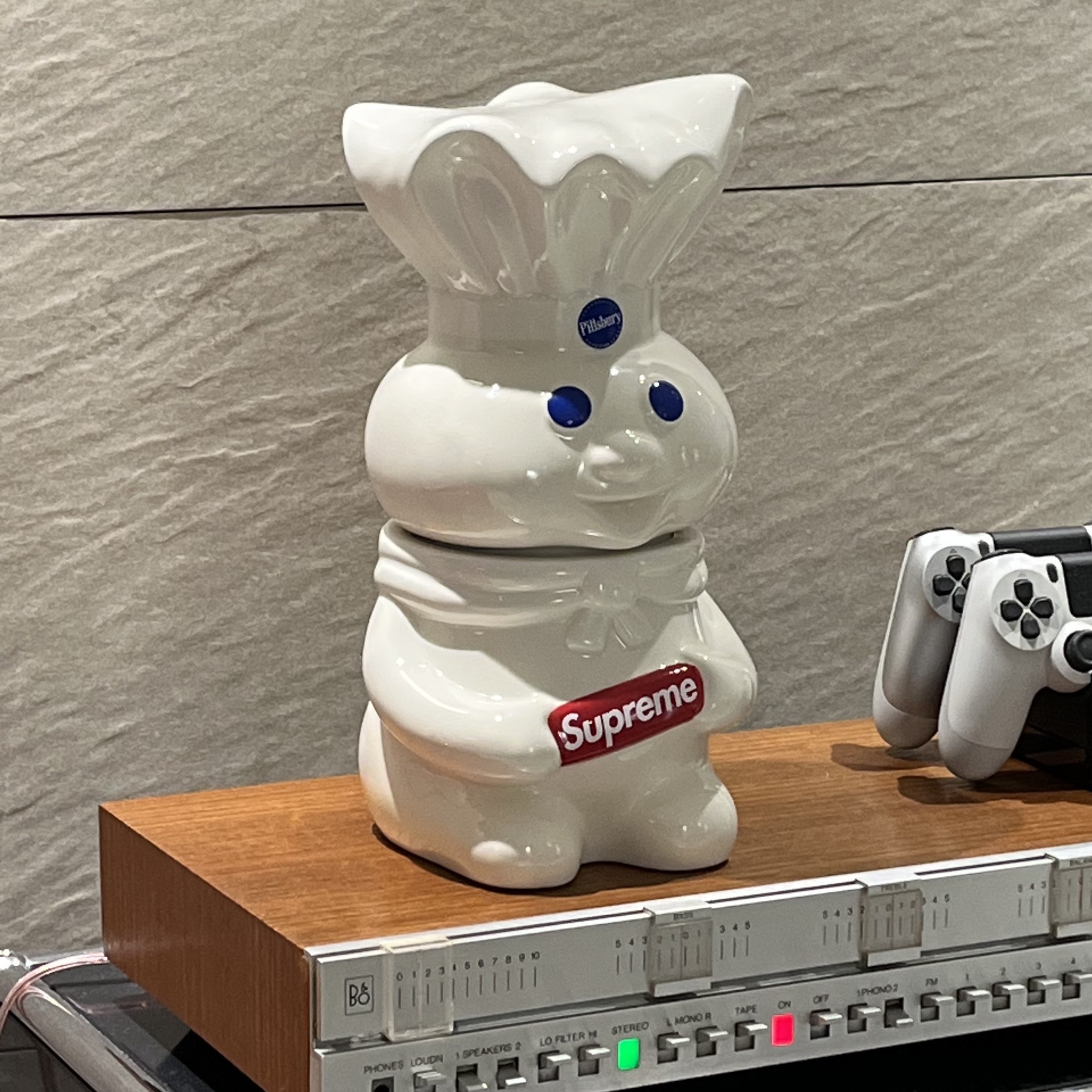 Supreme Doughboy Cookie Jar White - 22FW 착용 스타일