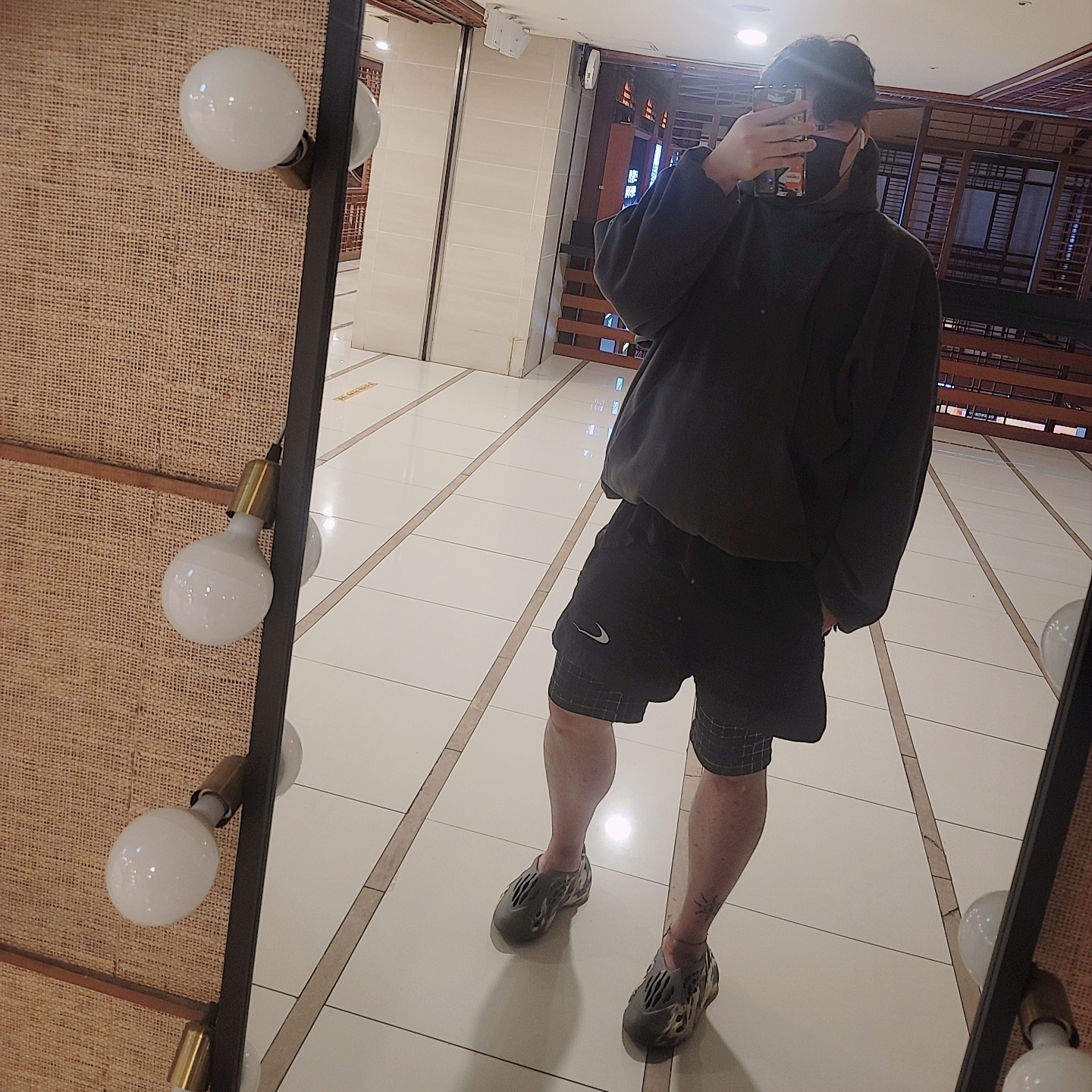 Yeezy Gap Engineered By Balenciaga Dove Hoodie Black, Nike x Off-White NRG Shorts Black 착용 스타일 - 1
