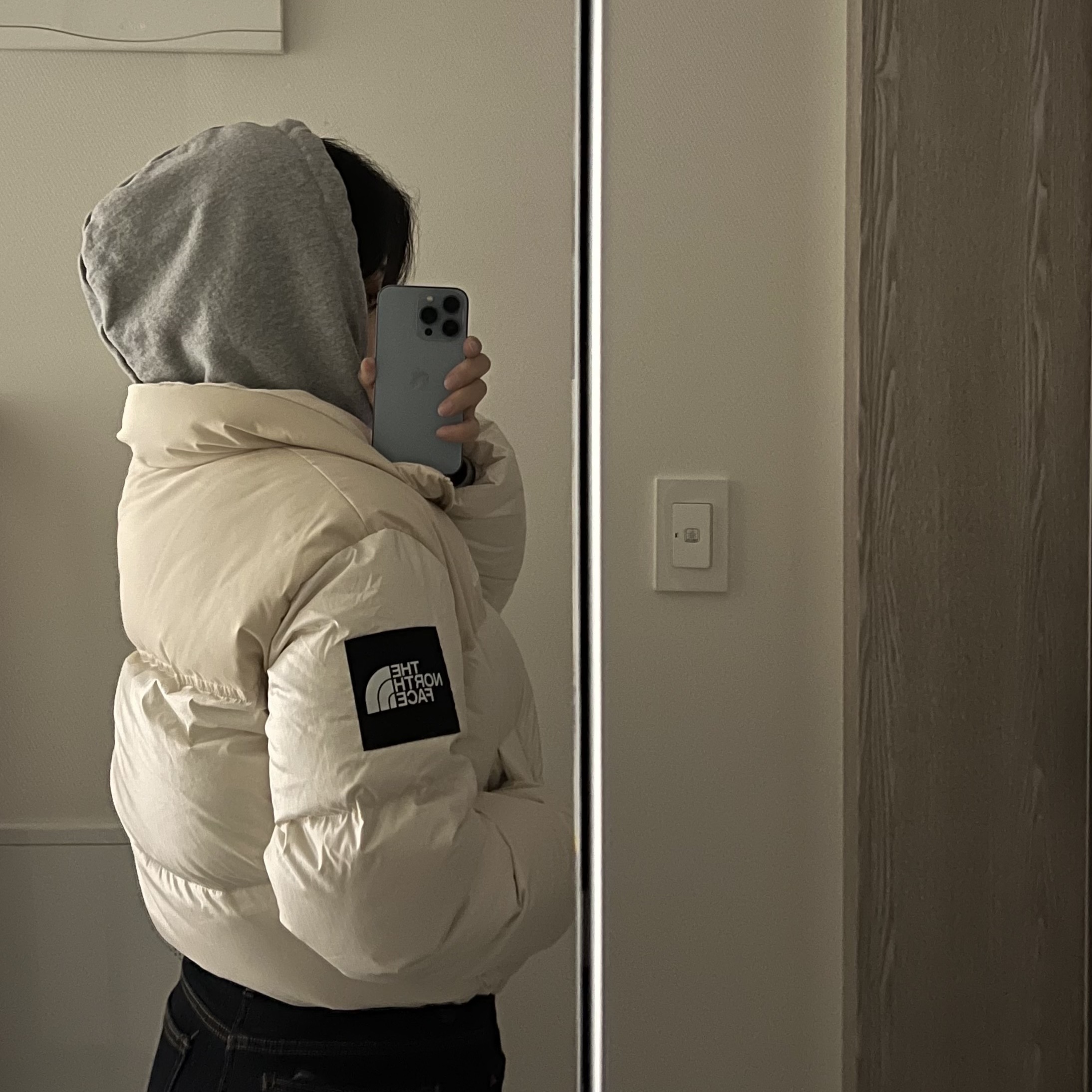 (W) The North Face White Label Novelty Nuptse Down Jacket Cream 착용 스타일 - 2